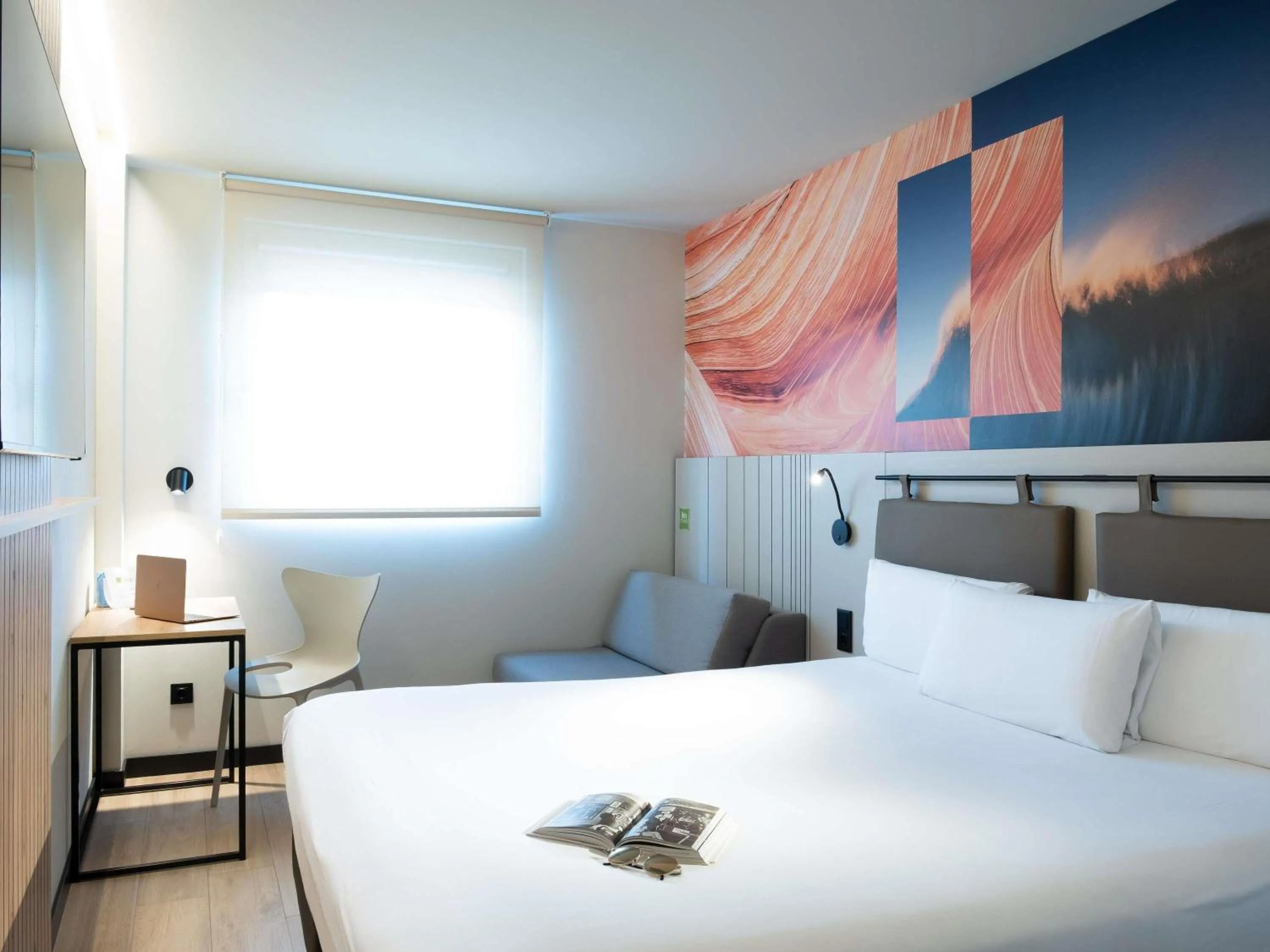Bedroom, Bed in ibis Styles Santander