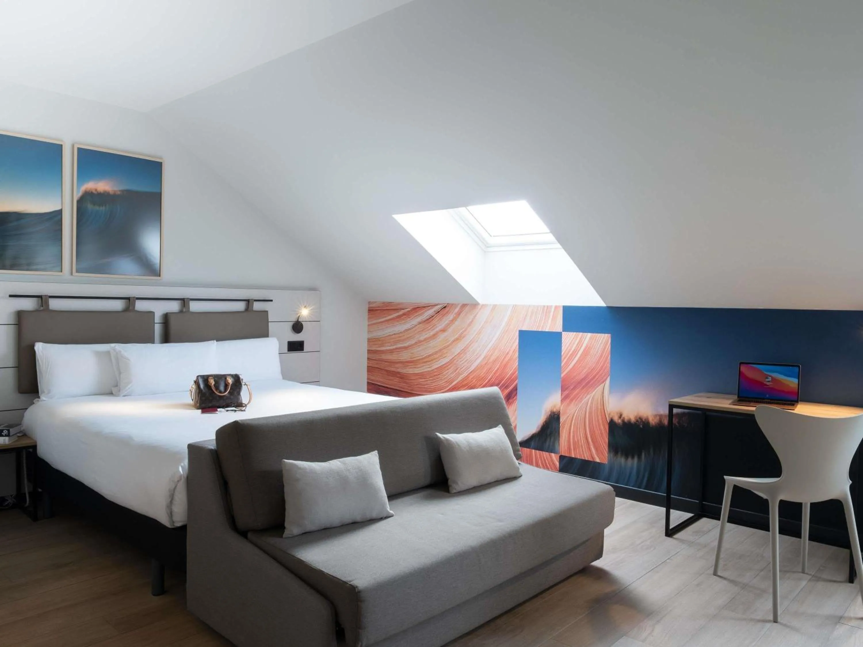 Bedroom, Bed in ibis Styles Santander