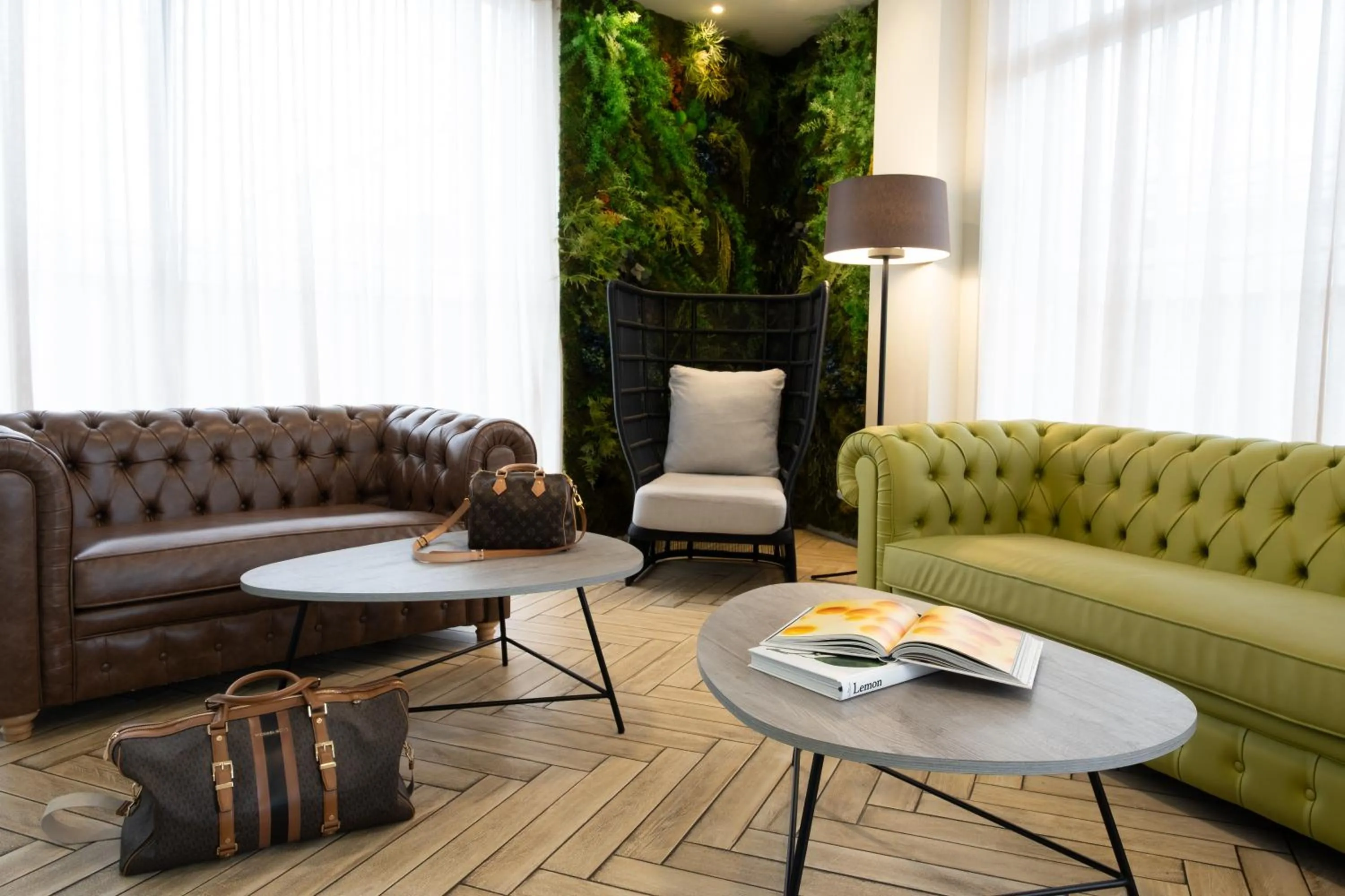Lobby or reception in ibis Styles Santander
