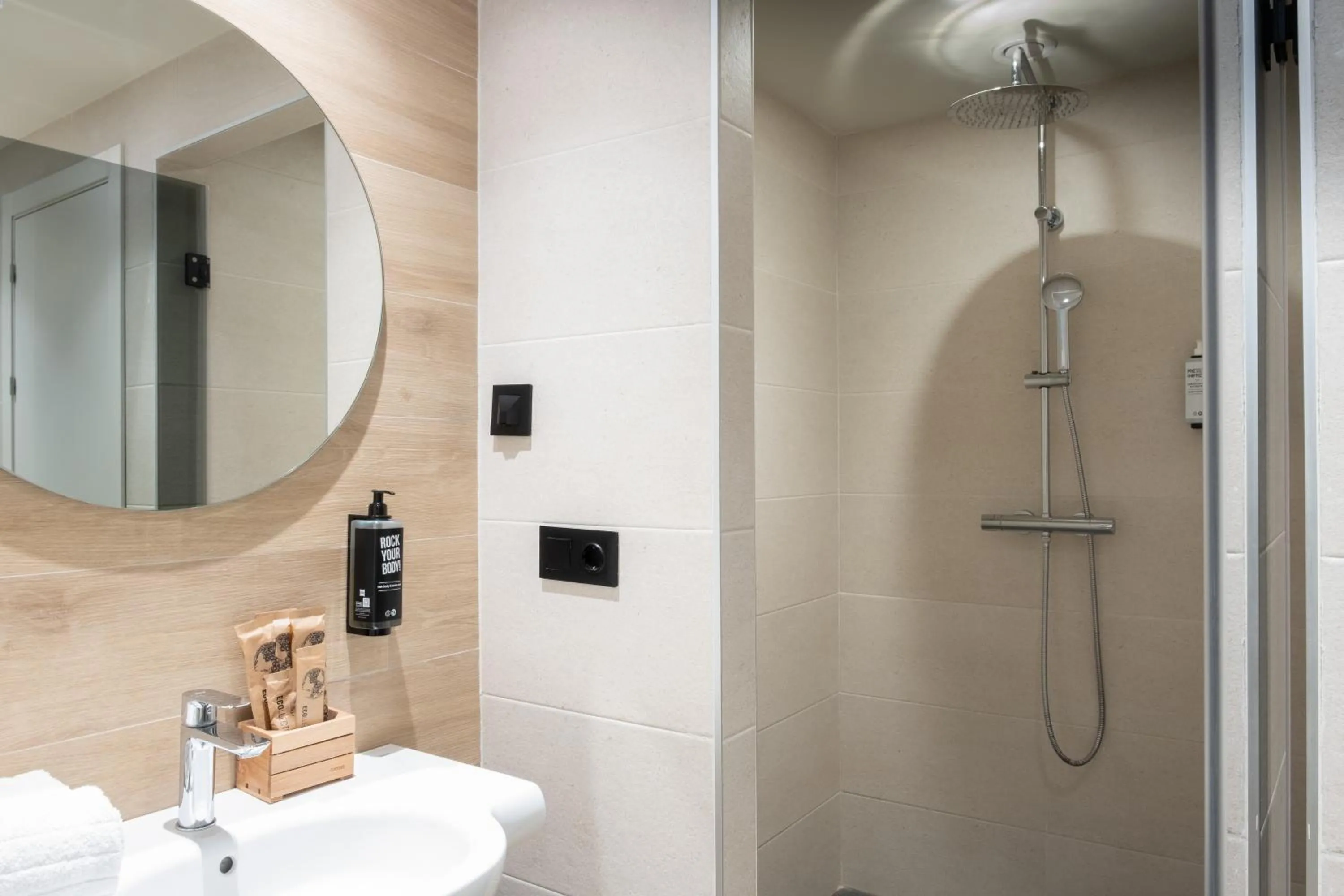 Bathroom in ibis Styles Santander
