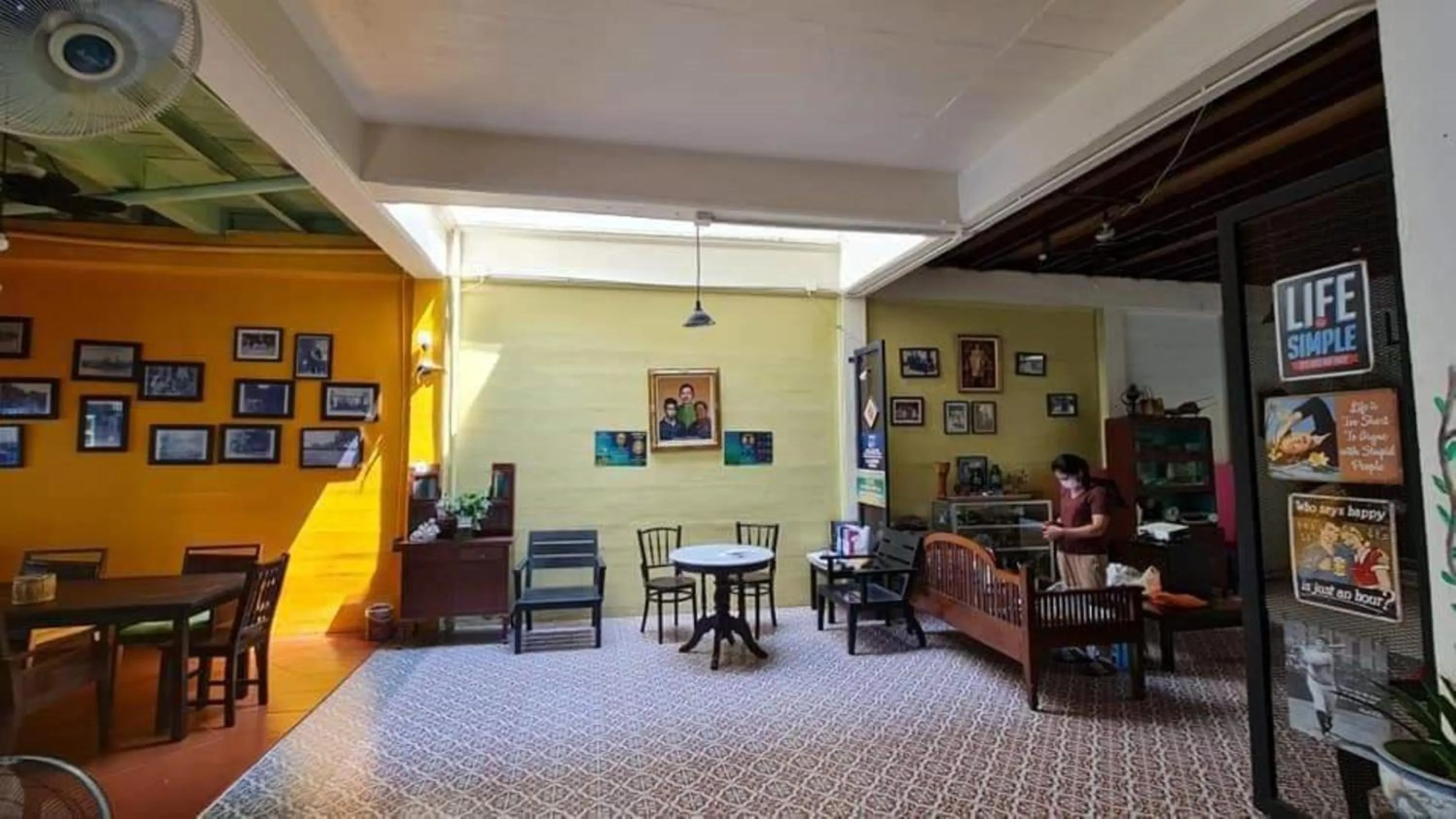 Lobby or reception in Thaweesuk Heritage Homestay