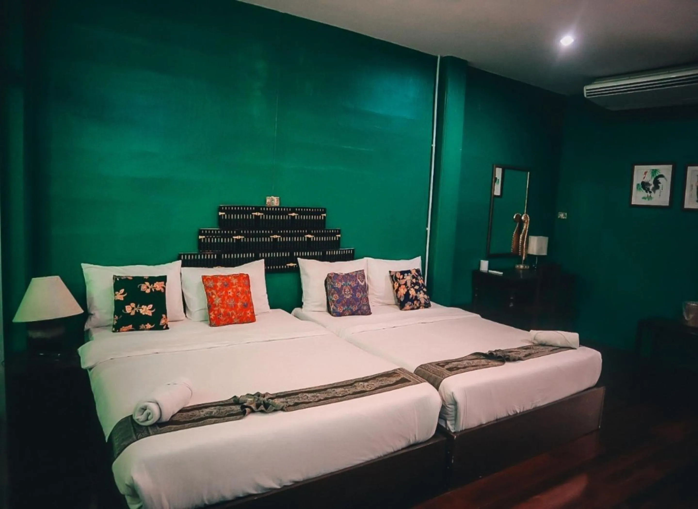 Bed in Thaweesuk Heritage Homestay