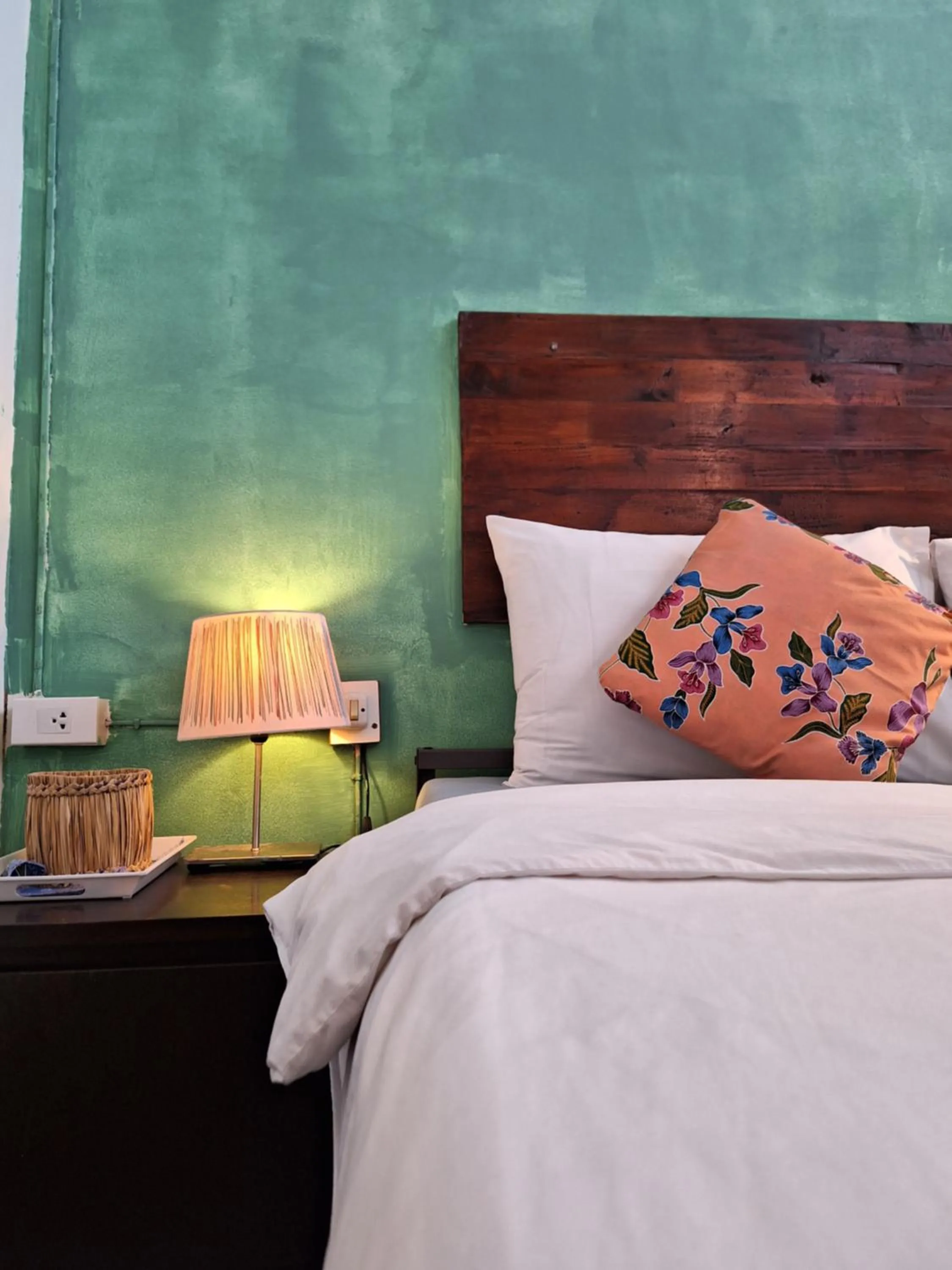 Decorative detail, Bed in Thaweesuk Heritage Homestay