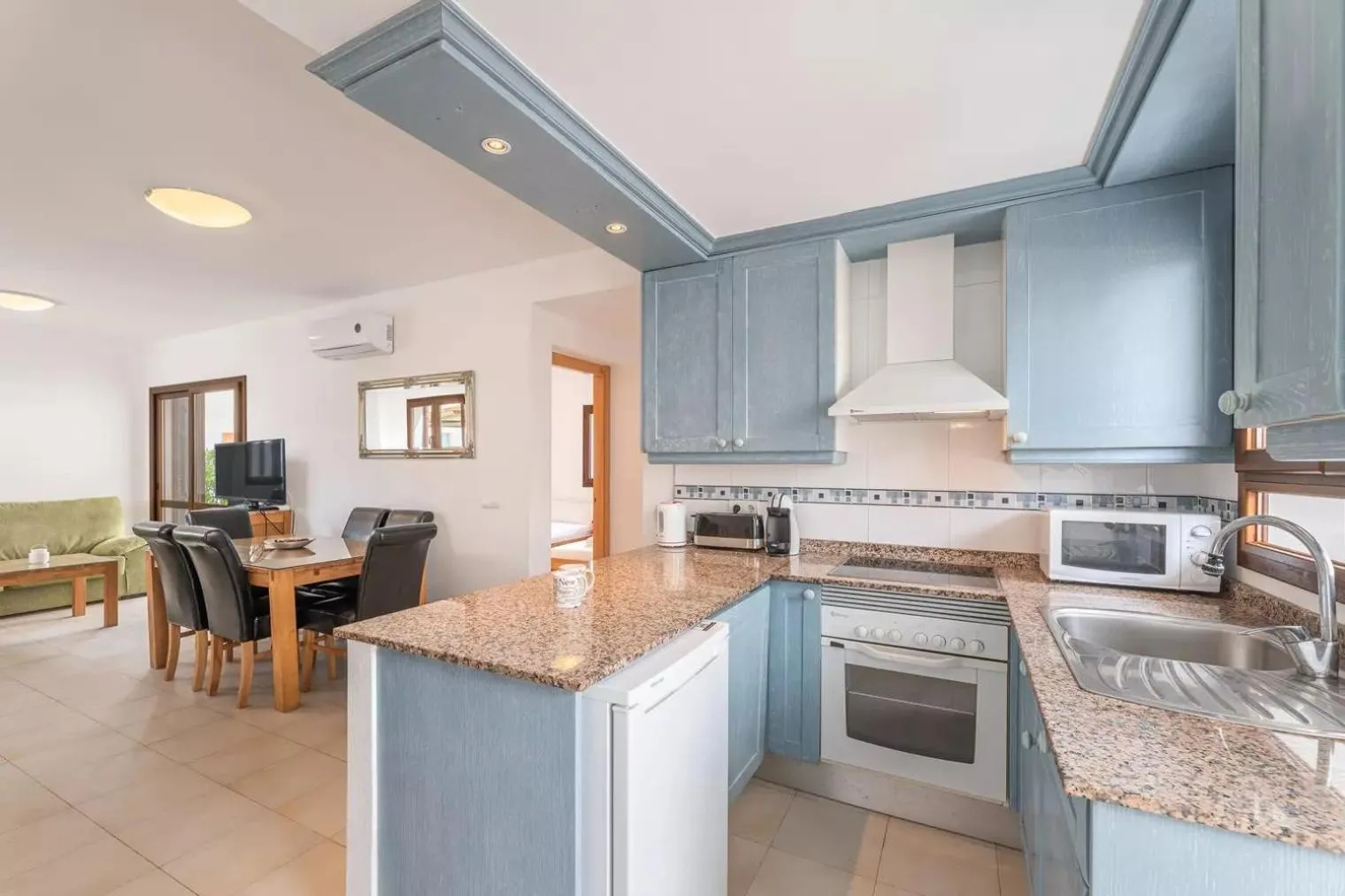 Kitchen or kitchenette in LA PERLA DE CALA DOR