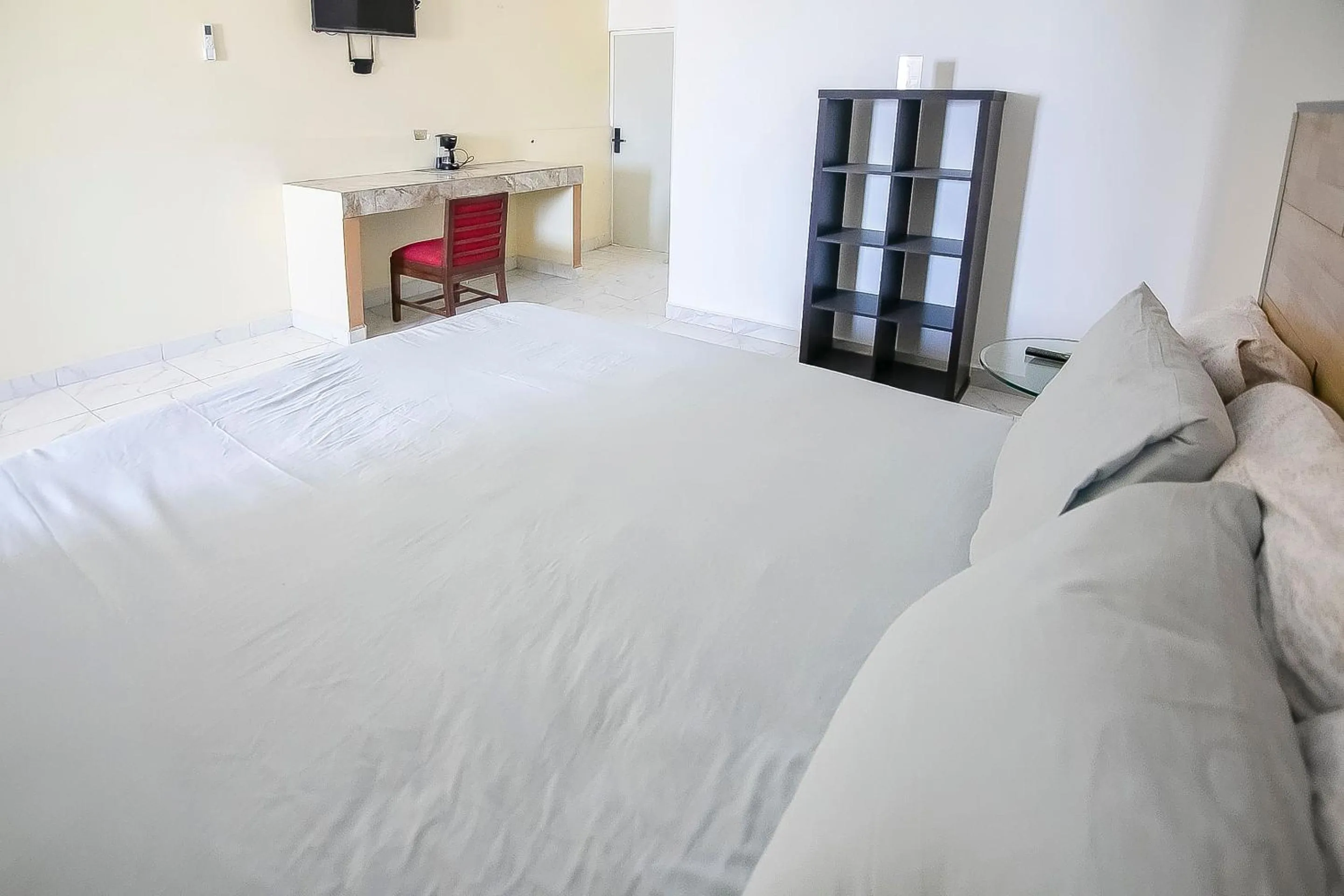 Bedroom, Bed in OYO Hotel Plaza Las Torres, Cabo San Lucas