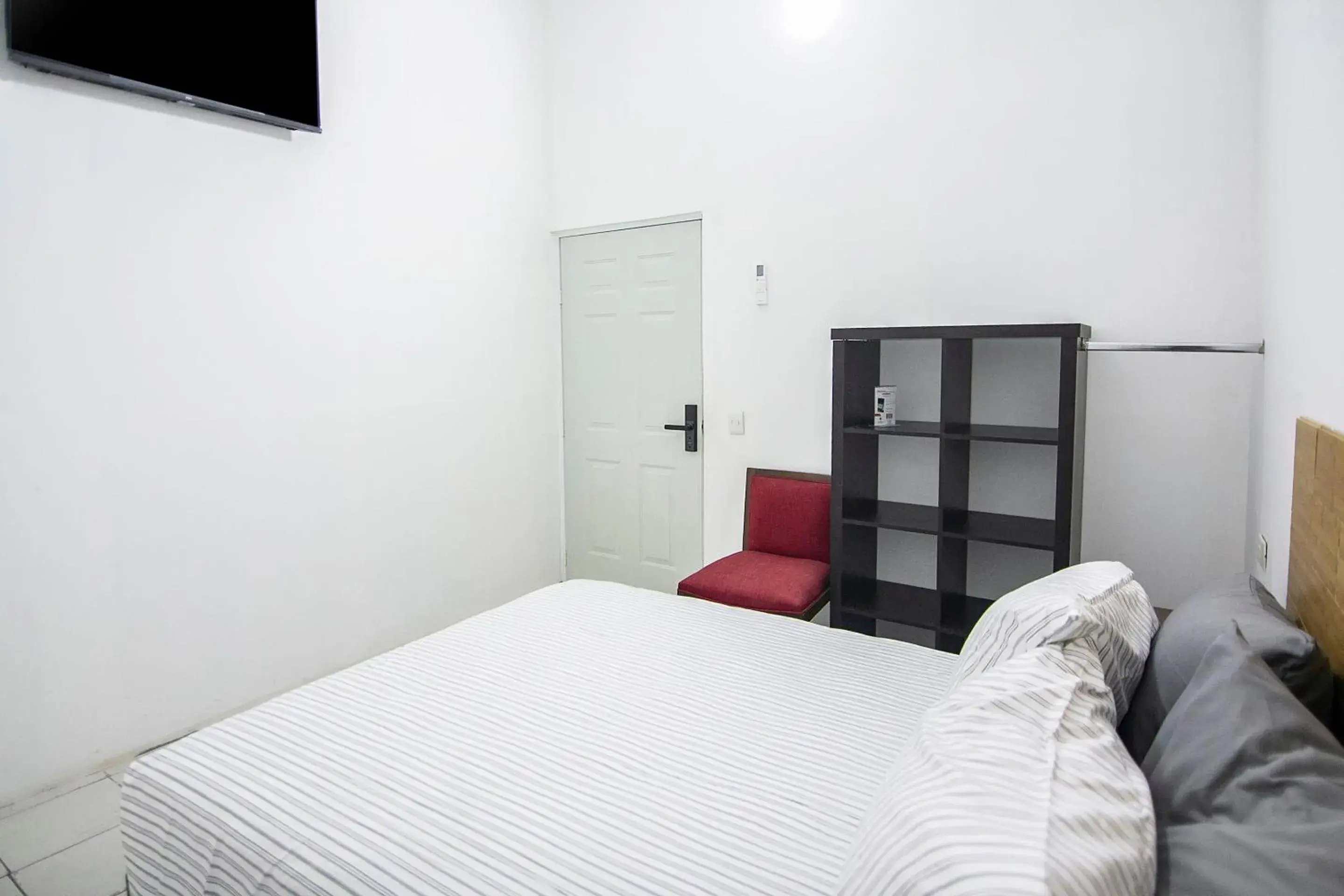 Bedroom, Bed in OYO Hotel Plaza Las Torres, Cabo San Lucas Bedroom, Bed in OYO Hotel Plaza Las Torres, Cabo San Lucas