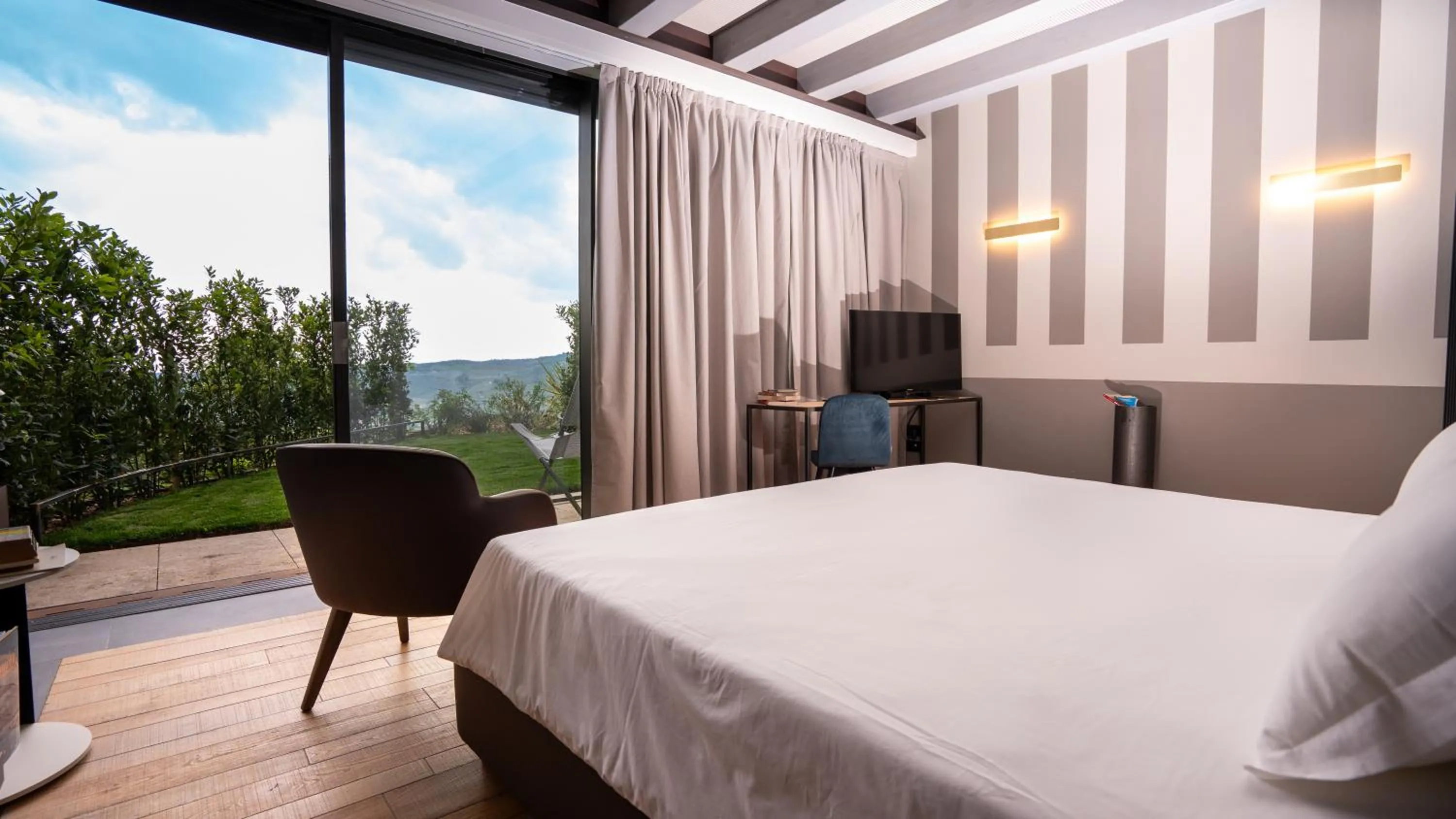 Bedroom, Bed in Villa Balis Crema Verona Hills