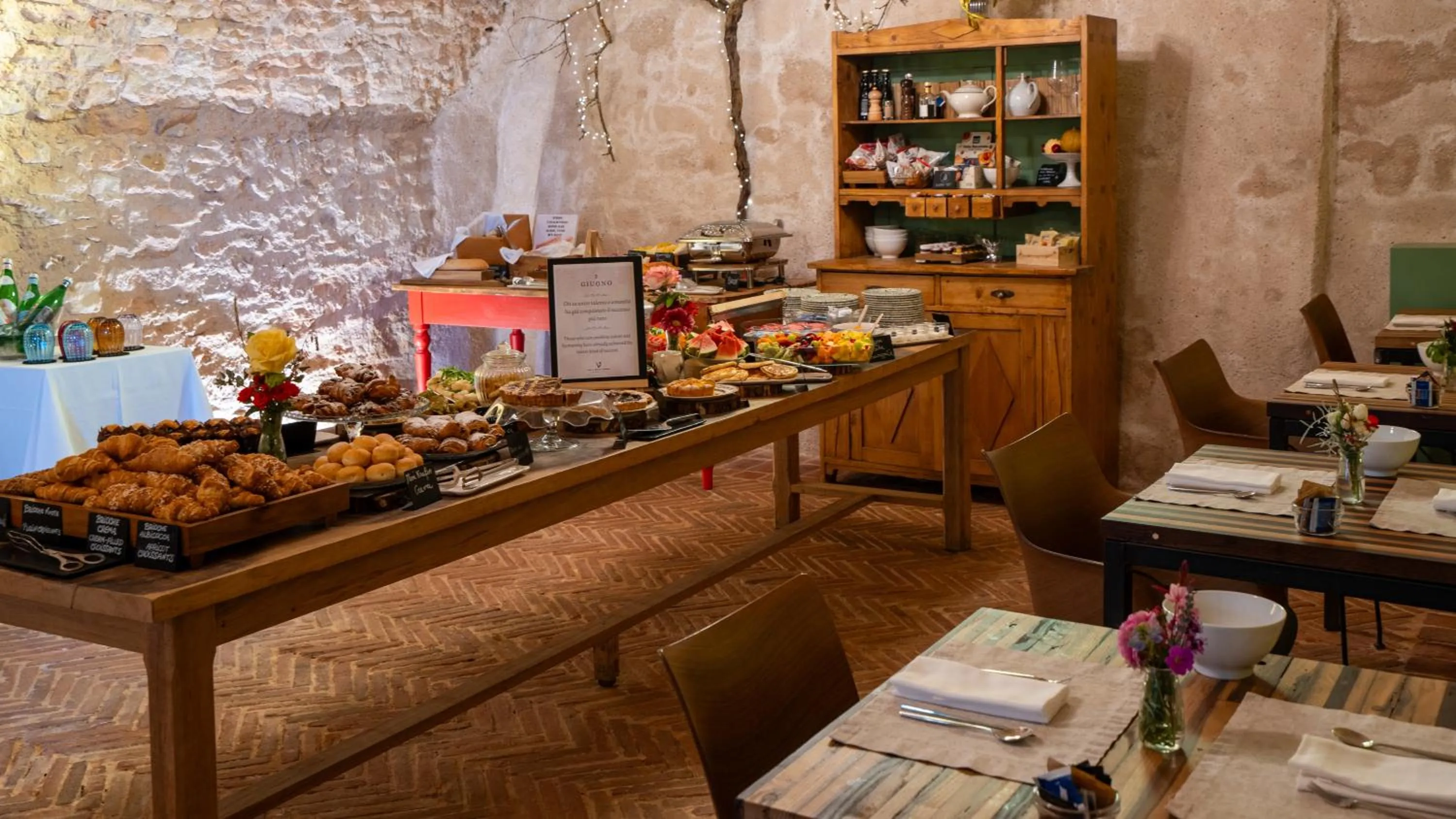 Food and drinks in Villa Balis Crema Verona Hills