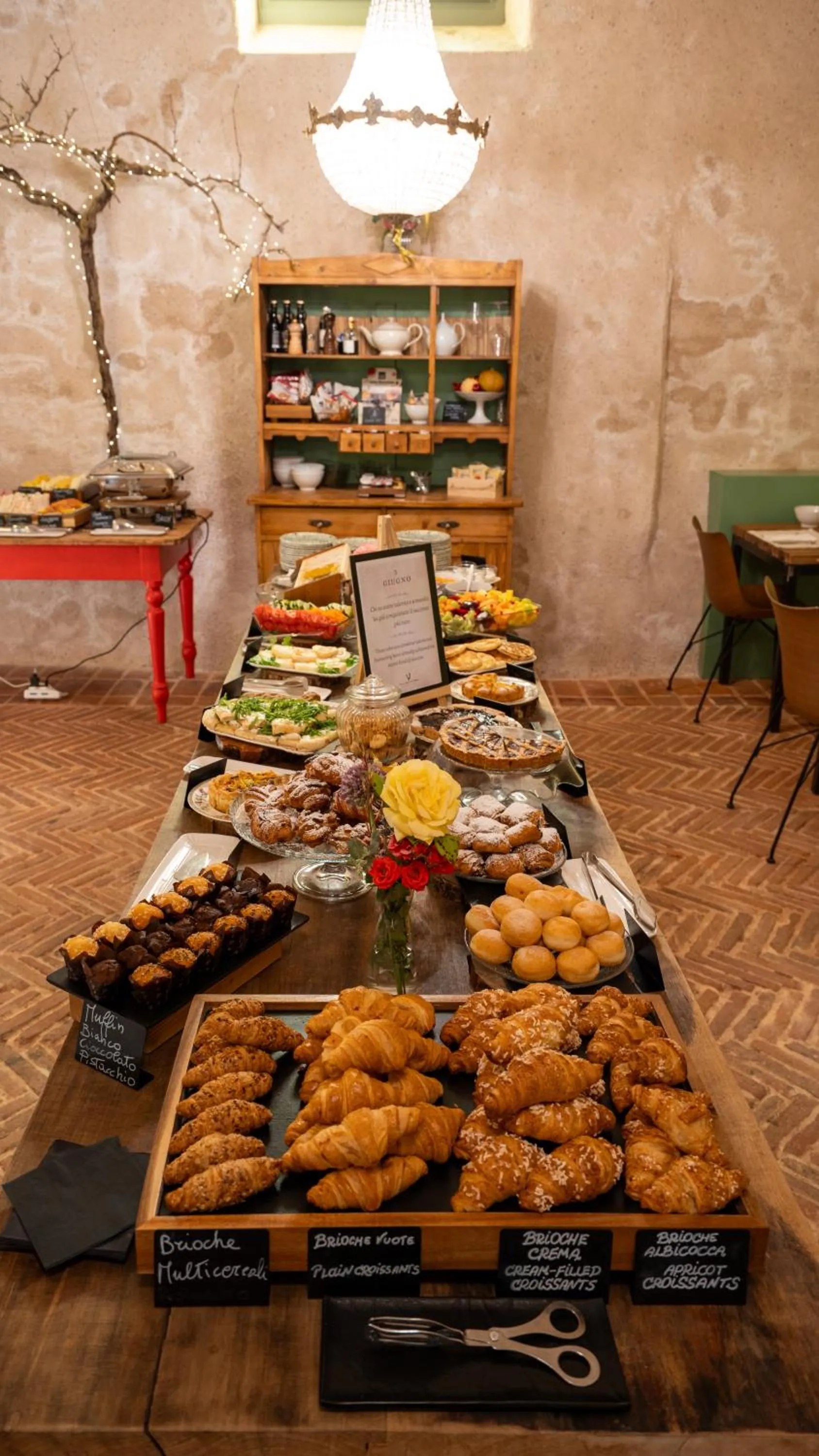 Food and drinks in Villa Balis Crema Verona Hills