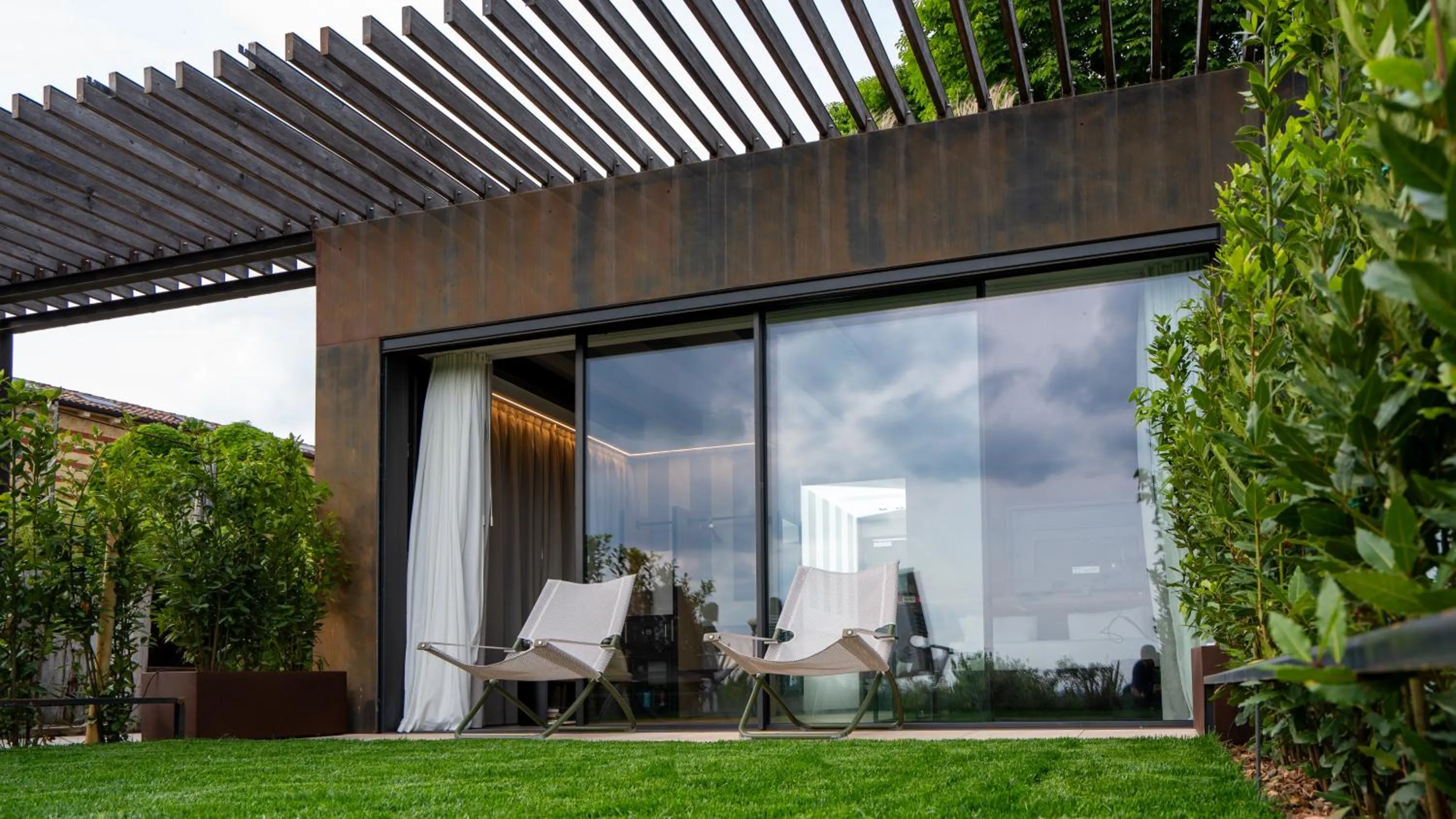 Garden view in Villa Balis Crema Verona Hills