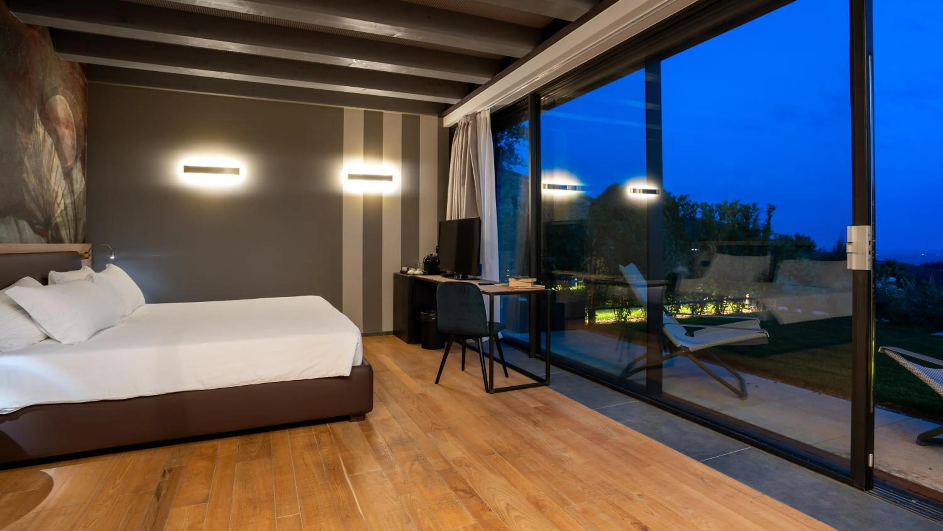 Bedroom, Bed in Villa Balis Crema Verona Hills