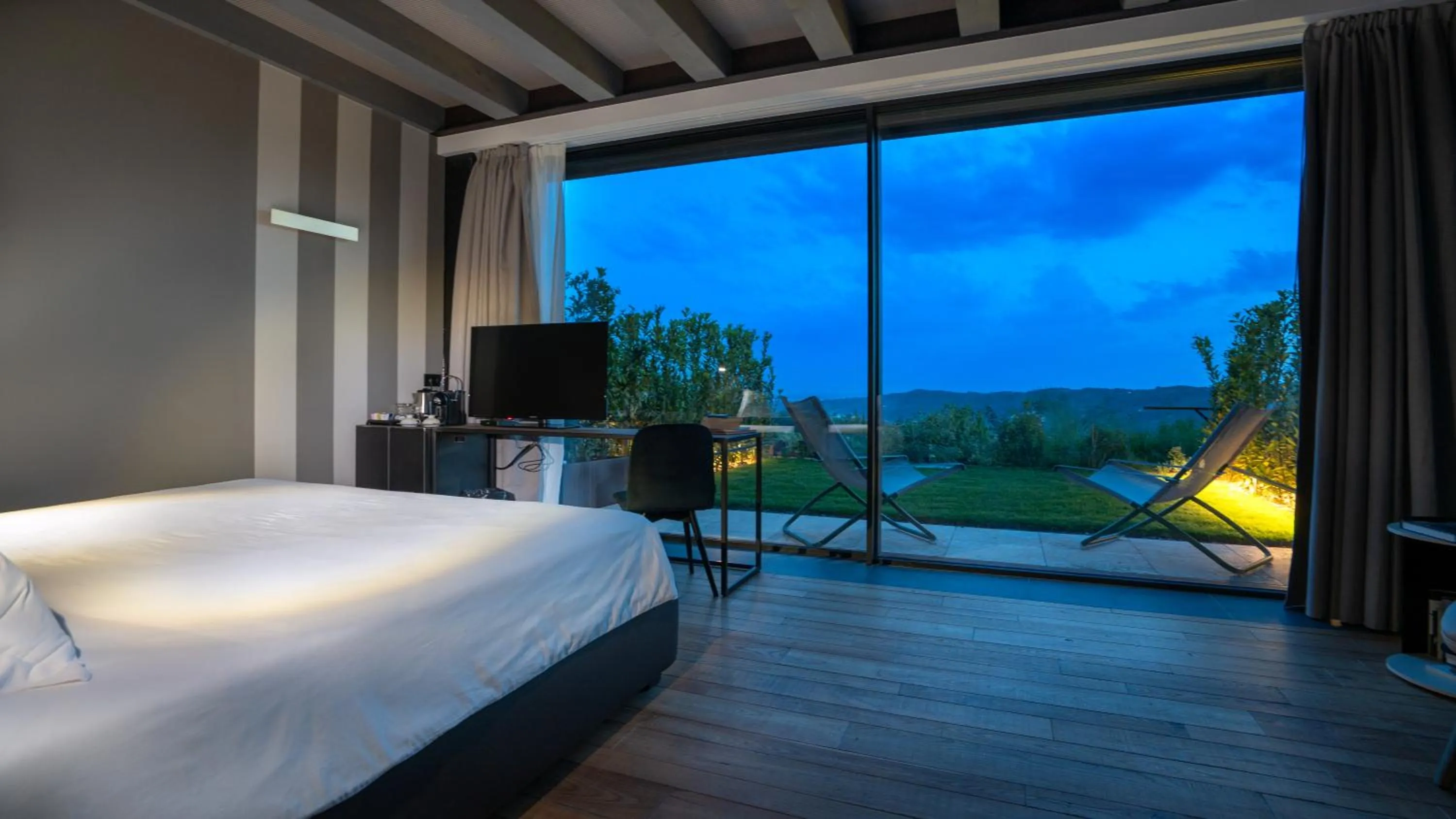 Natural landscape, Bed in Villa Balis Crema Verona Hills