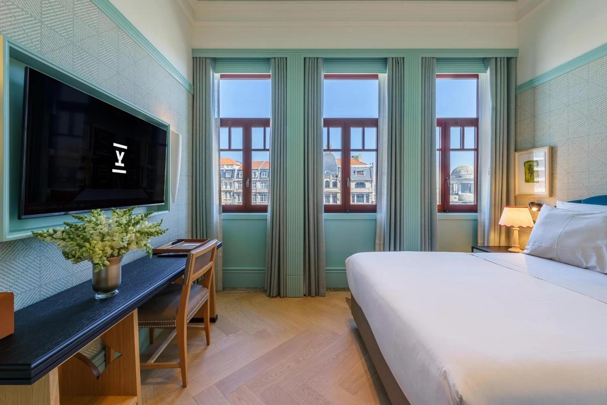 Photo of the whole room, Bed in The Editory Boulevard Aliados Hotel - Preferred Hotels
