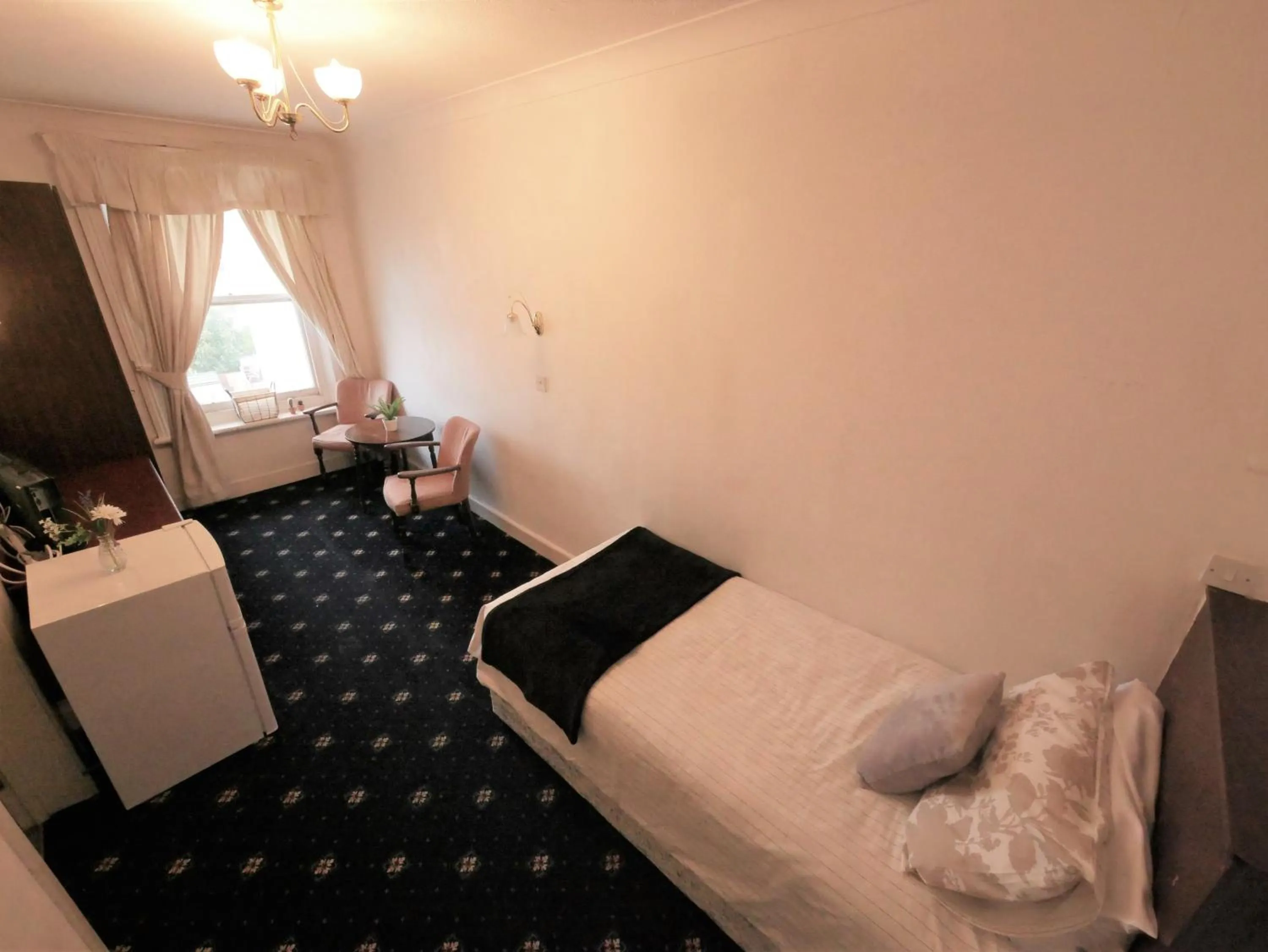 Bed in Bourne Hall Hotel