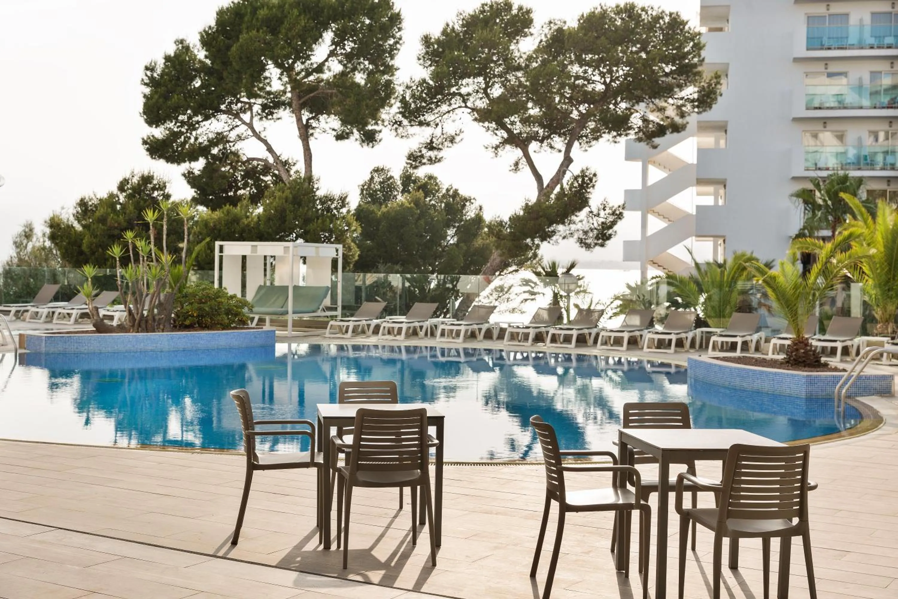 Swimming pool in Hotel Best Punta Dorada