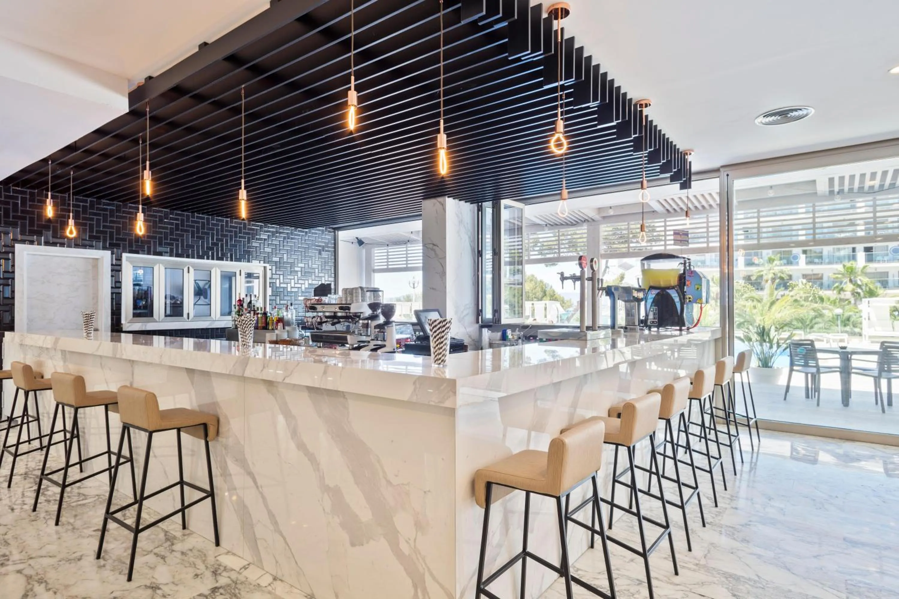 Lounge or bar in Hotel Best Punta Dorada