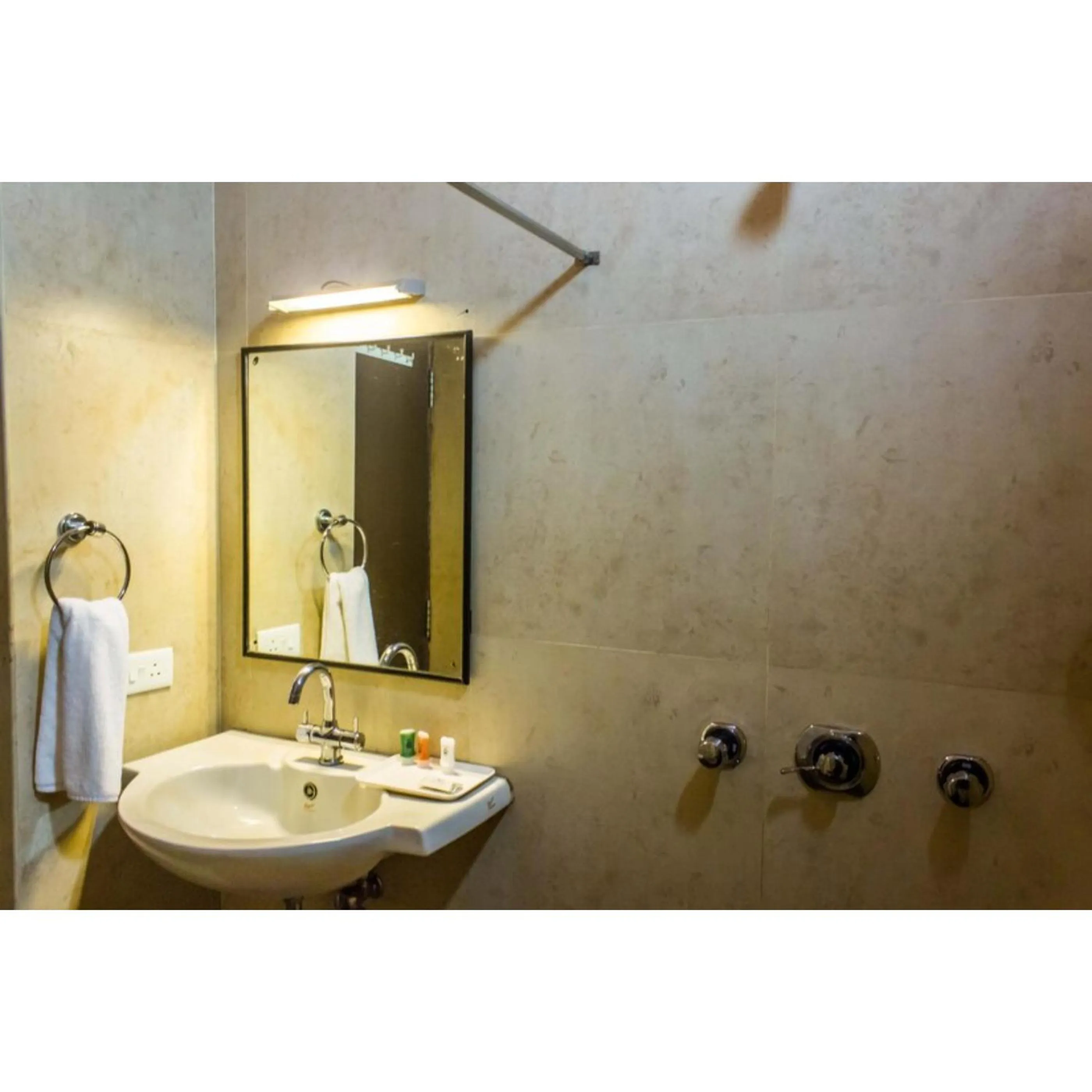 Bathroom in Doves Goldfieldd Lake Resort