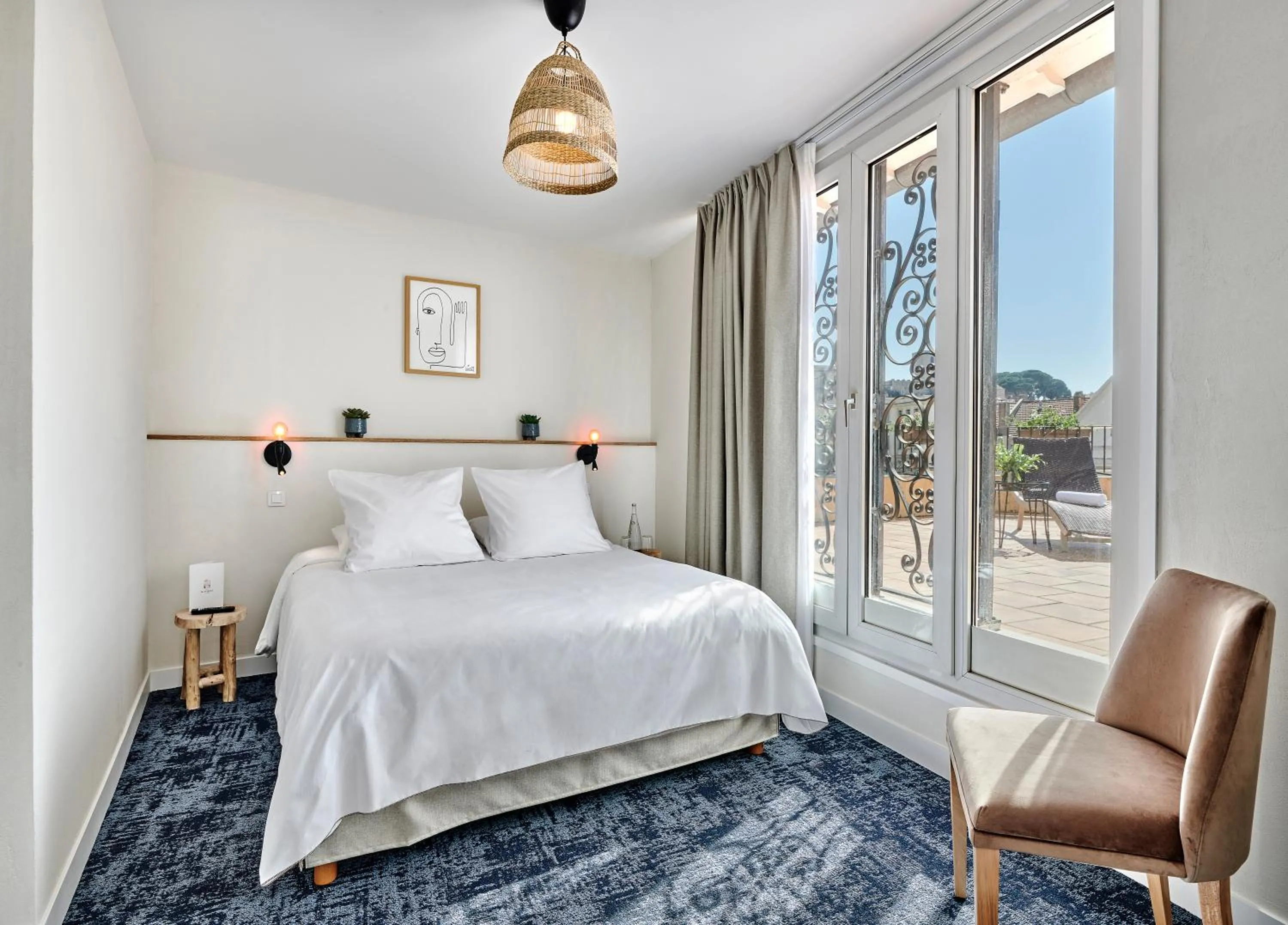 Bedroom, Bed in Hotel Le Suquet Cannes