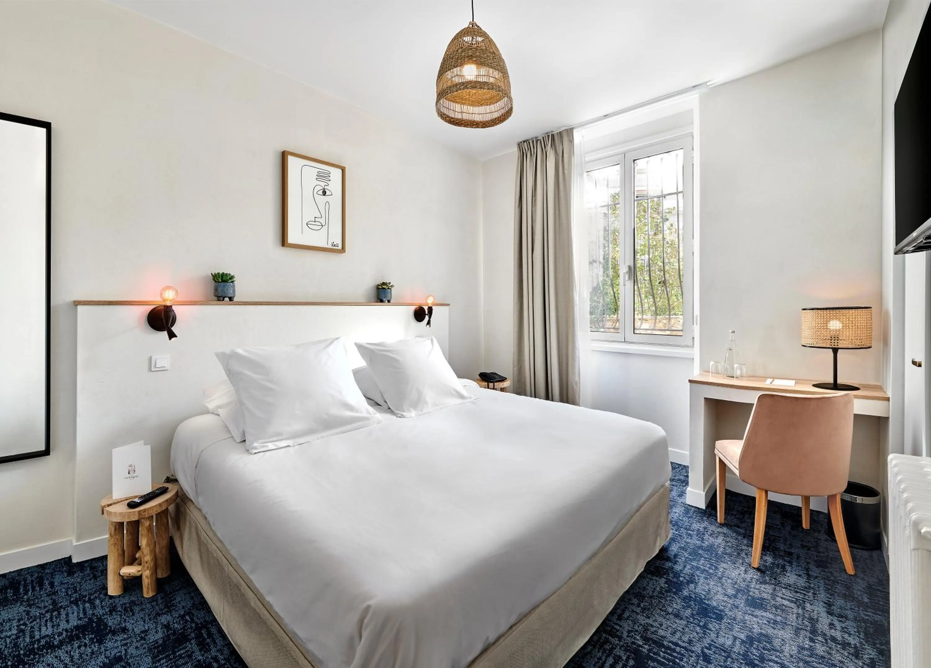 Bedroom, Bed in Hotel Le Suquet Cannes