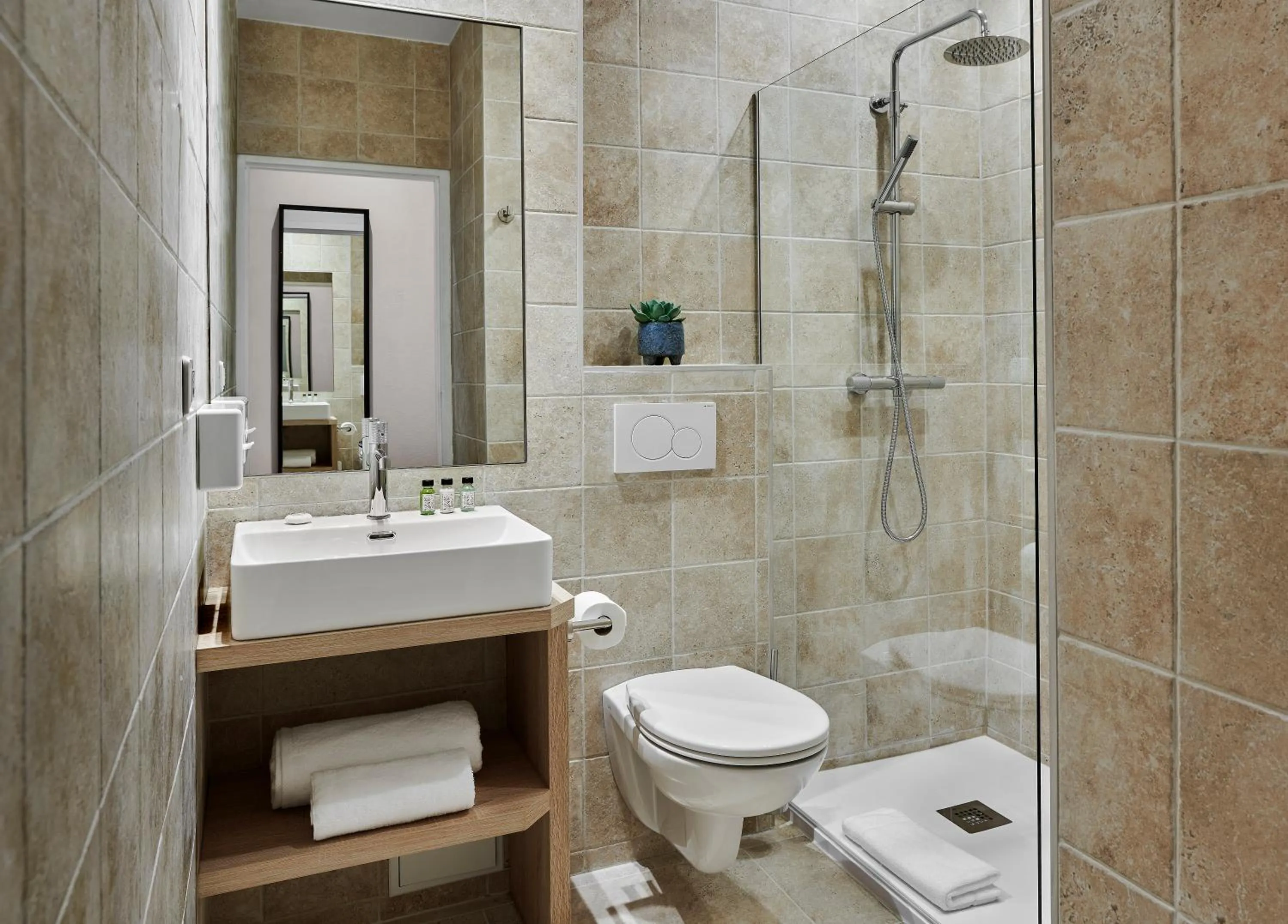 Bathroom in Hotel Le Suquet Cannes