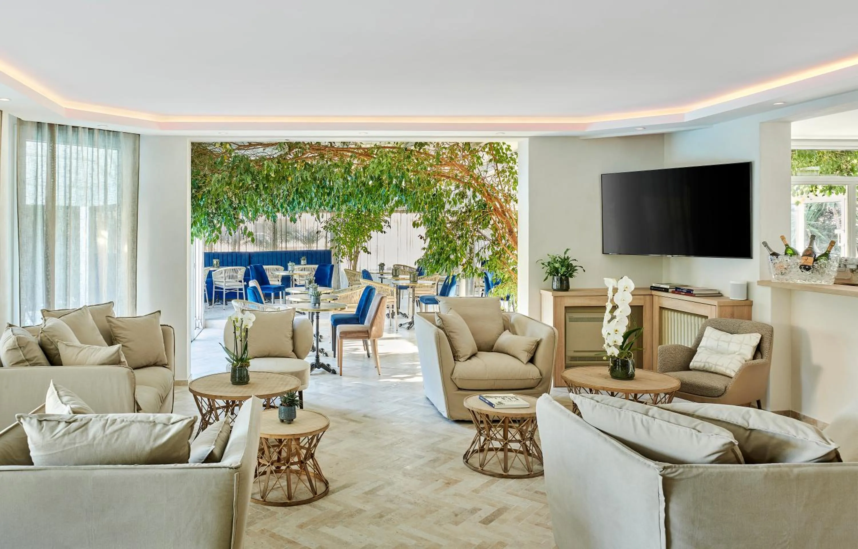 Property building in Hotel Le Suquet Cannes