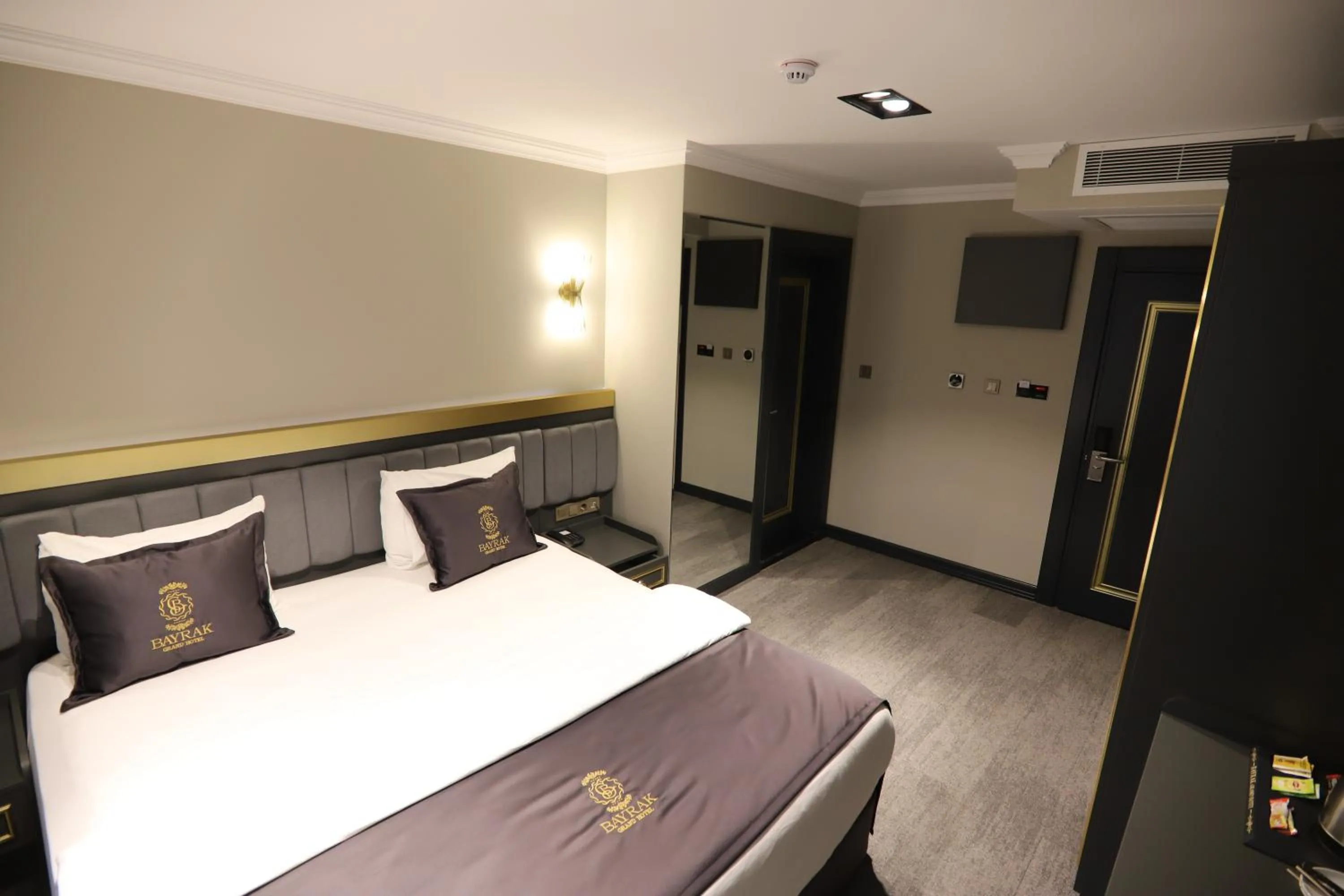 Bedroom, Bed in Bayrak Grand Hotel