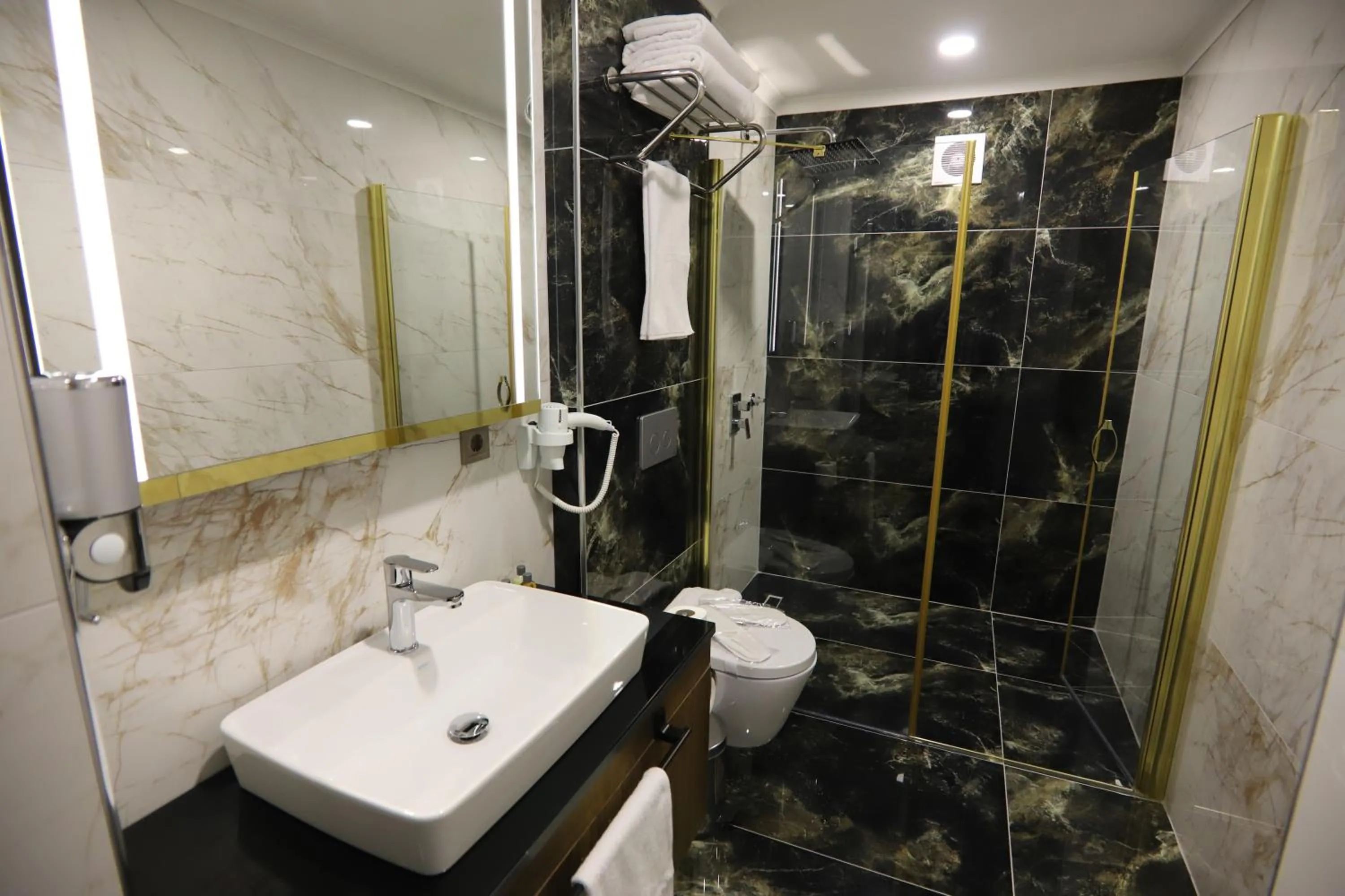 Shower in Bayrak Grand Hotel