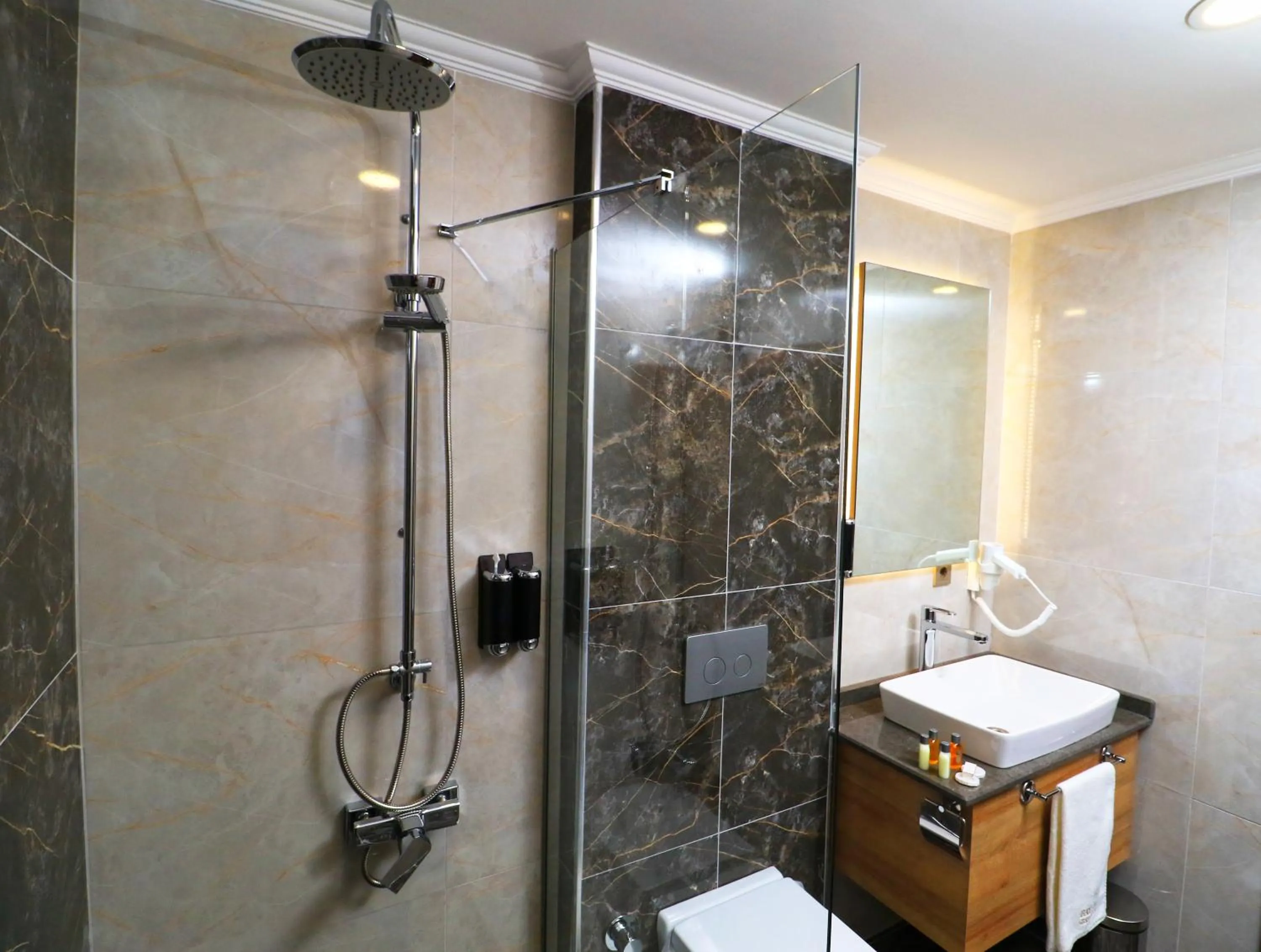Shower in Bayrak Grand Hotel
