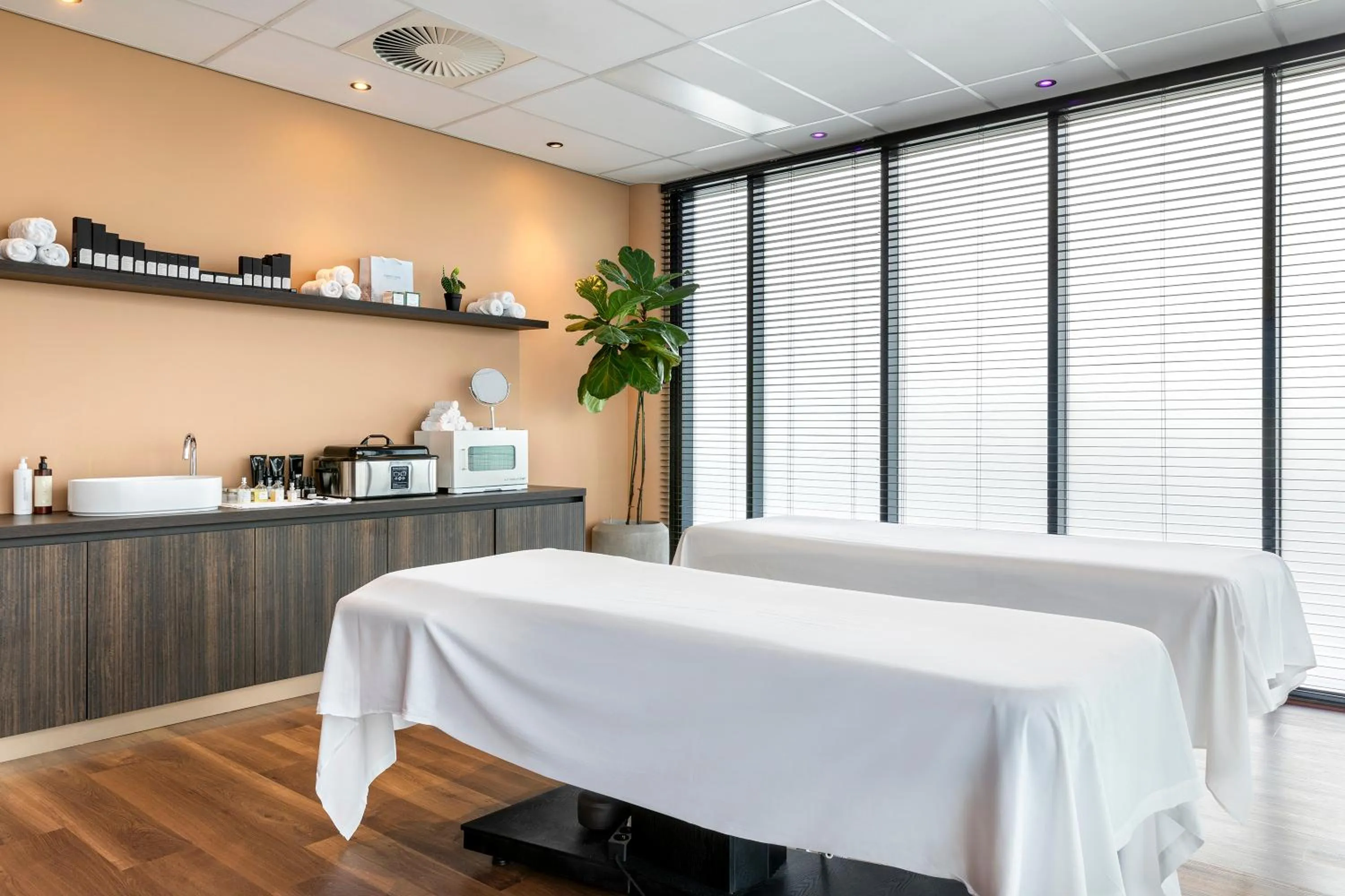 Spa and wellness centre/facilities in Corendon Amsterdam Schiphol Airport, a Tribute Portfolio Hotel