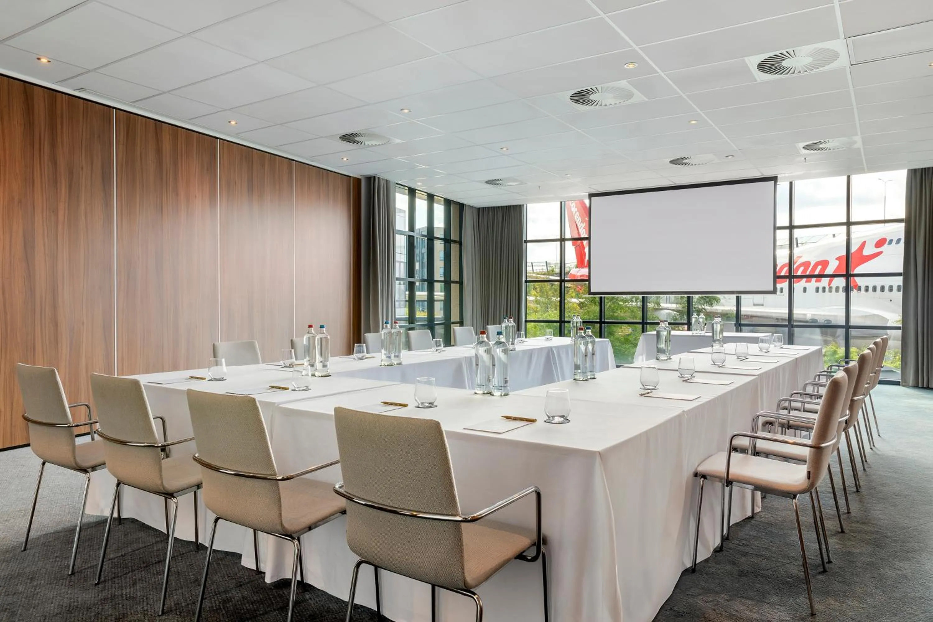 Meeting/conference room in Corendon Amsterdam Schiphol Airport, a Tribute Portfolio Hotel