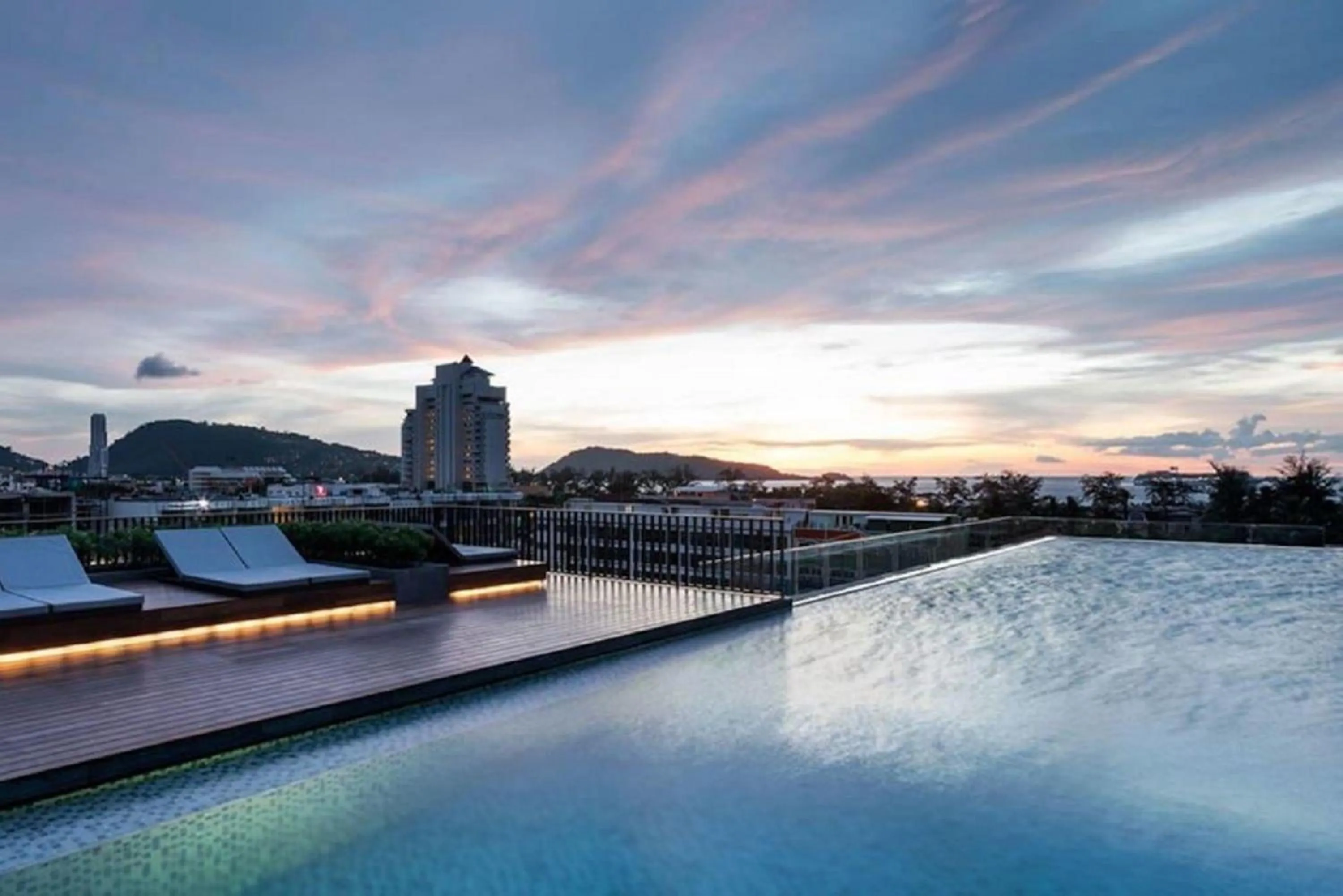The Deck patong Luxury Apartments The Deck patong