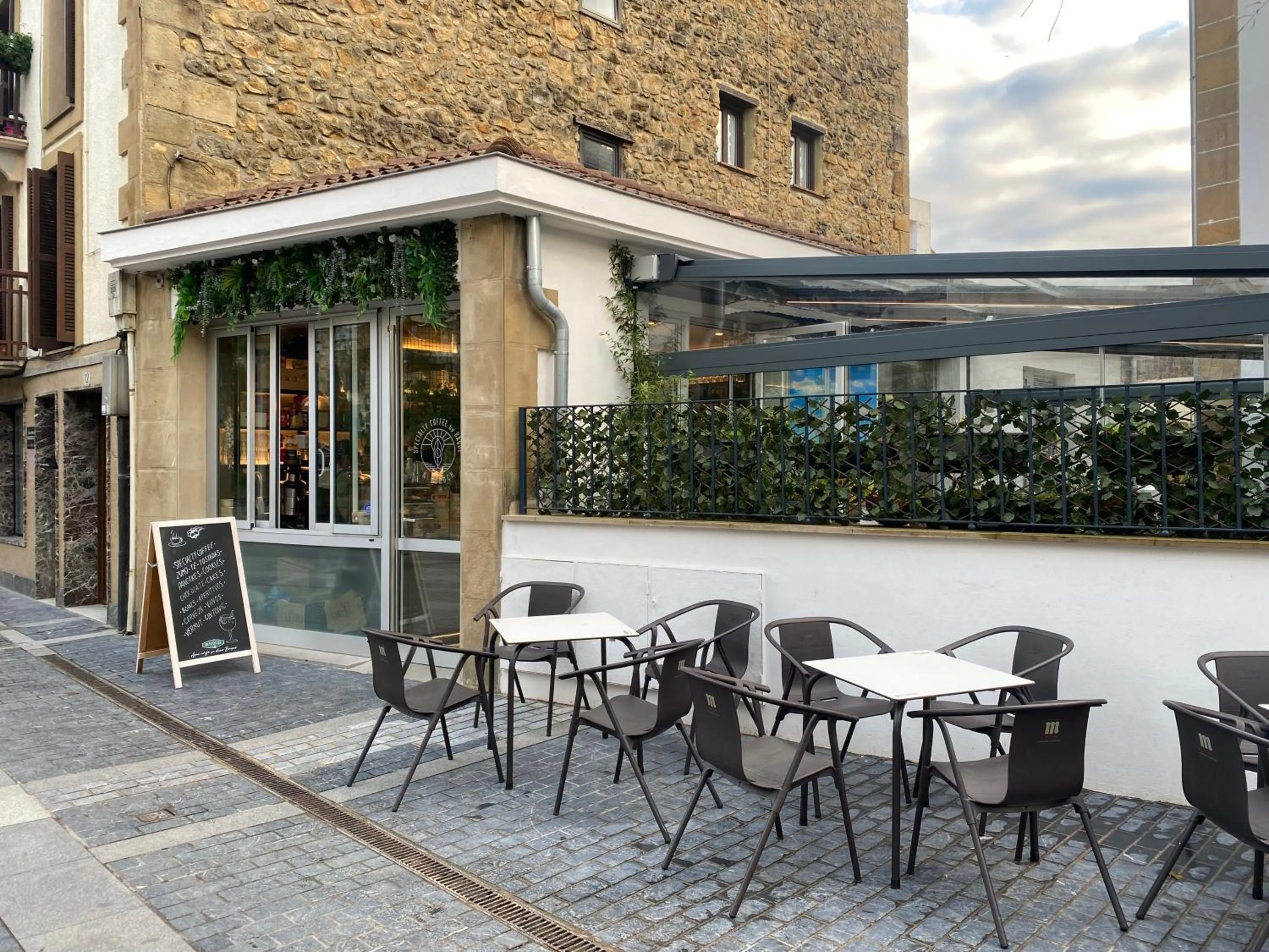 Restaurant/places to eat in Zarautz Surf House