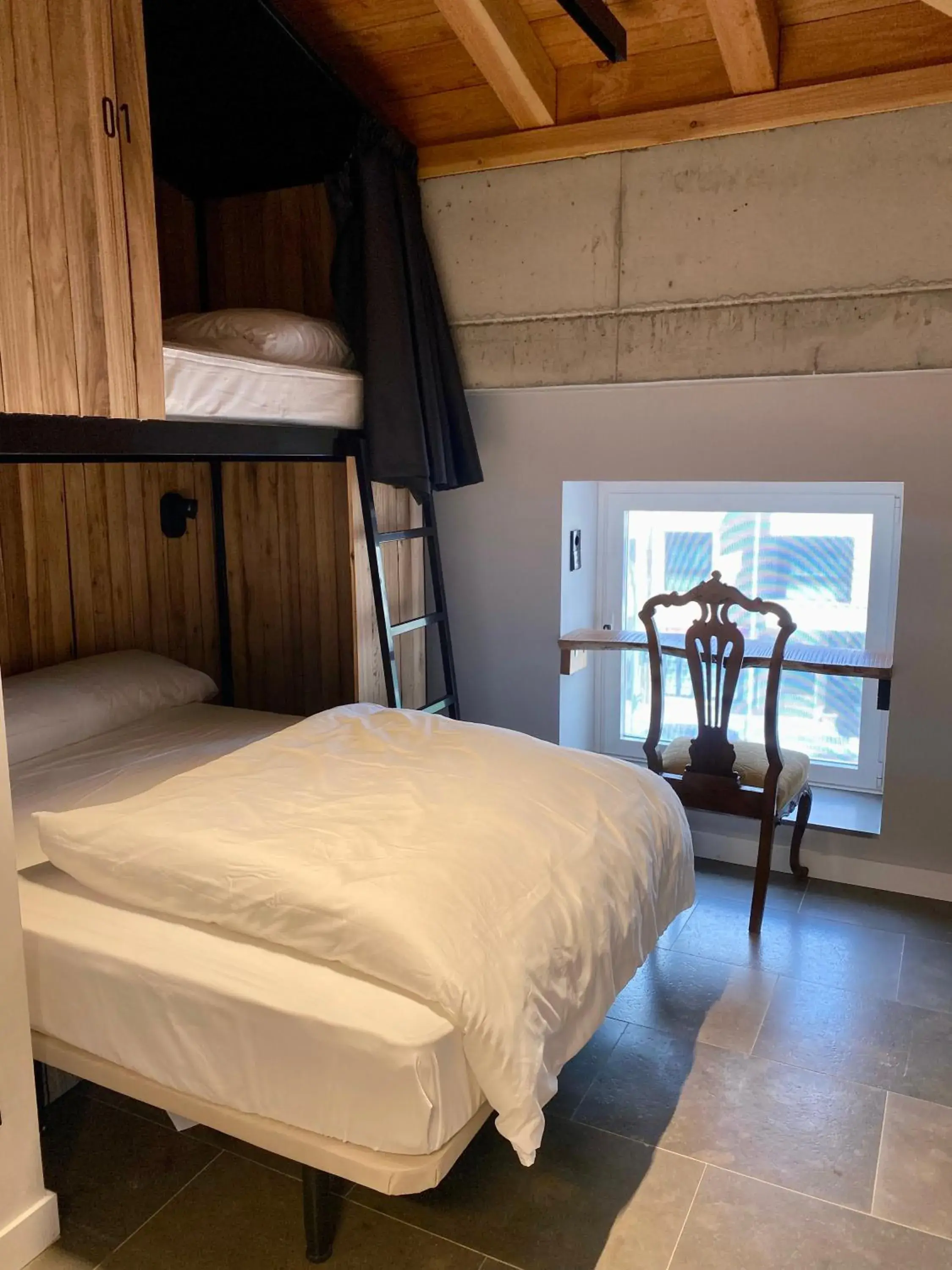 Triple Room in Zarautz Surf House Triple Room in Zarautz Surf House
