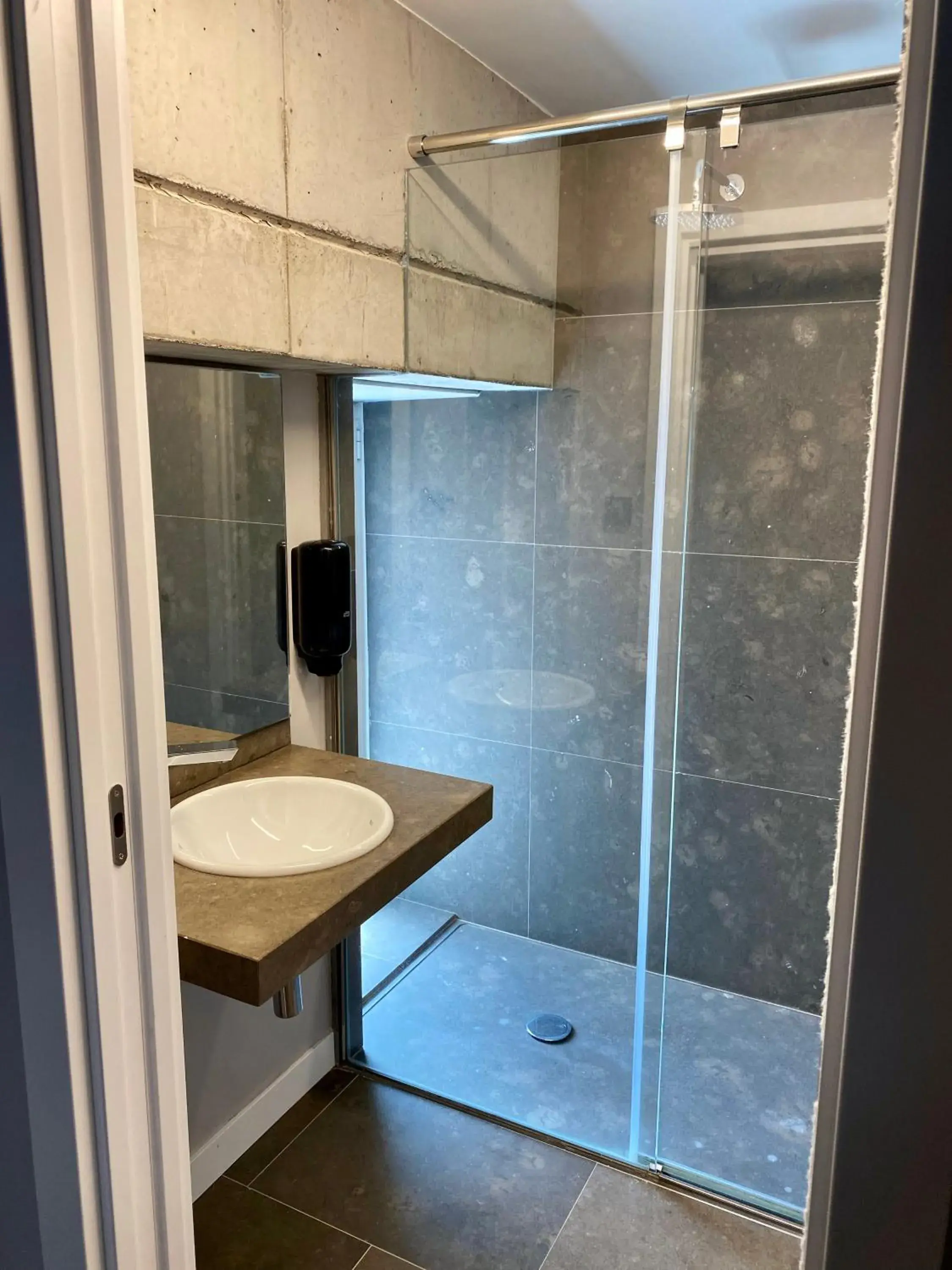Triple Room in Zarautz Surf House Triple Room in Zarautz Surf House