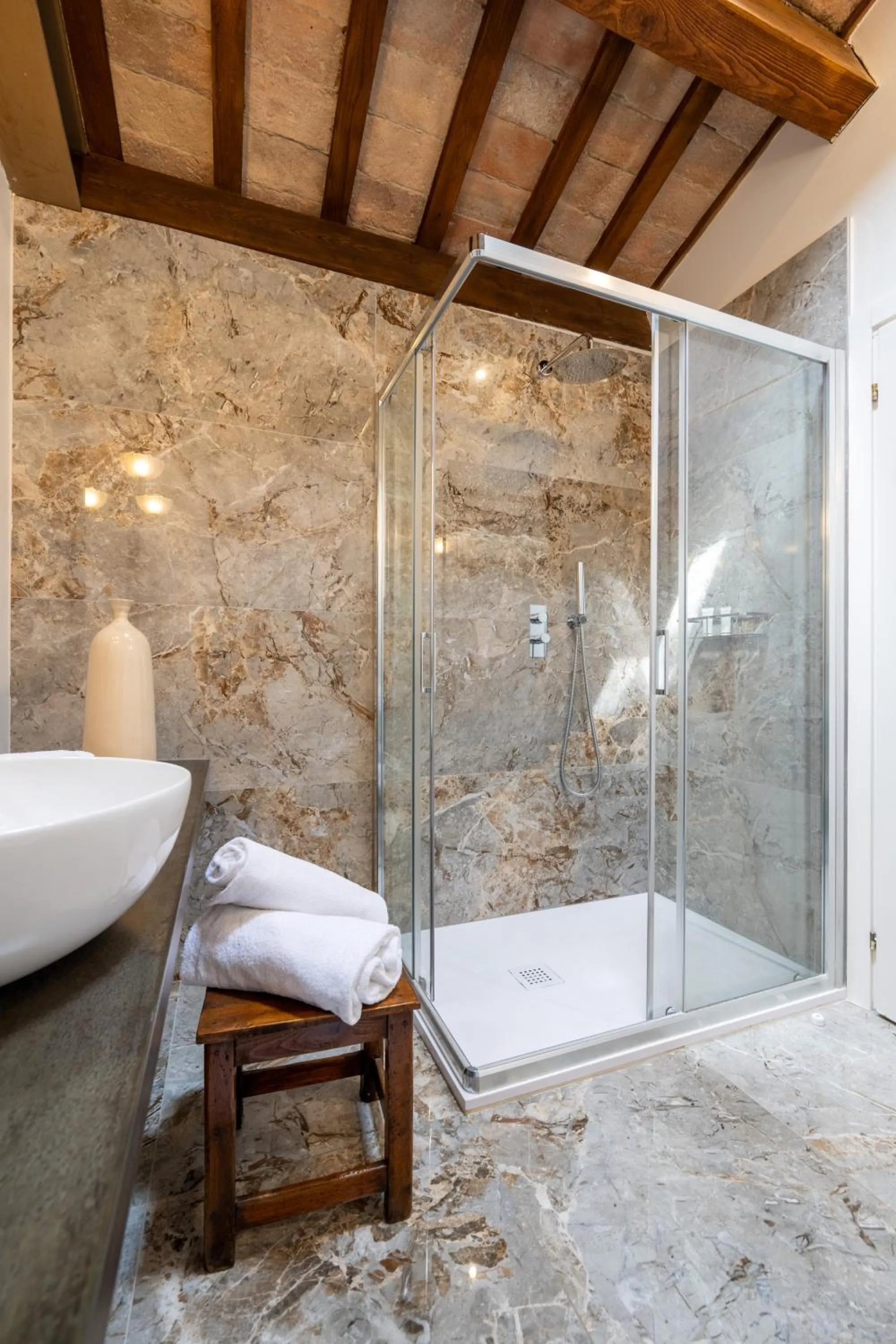 Shower in Palazzo Viviani - Castello di Montegridolfo