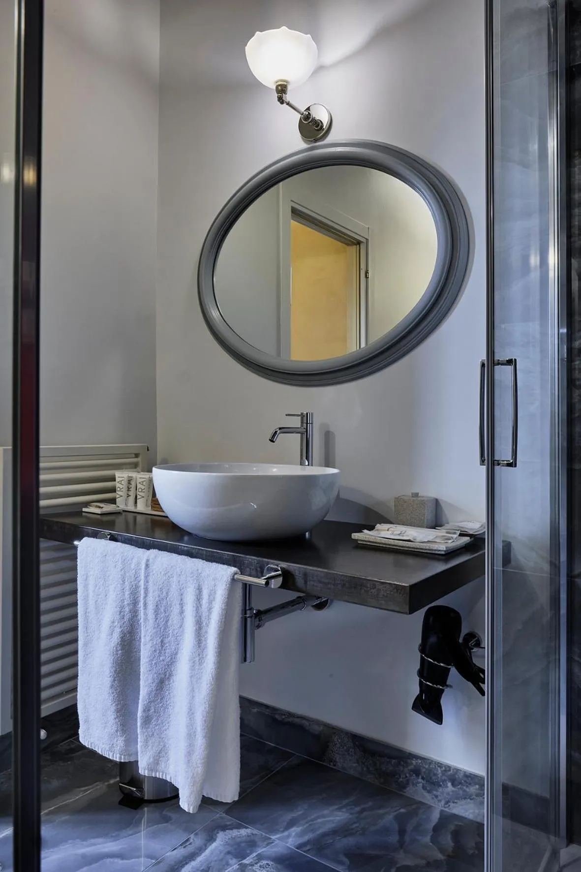 Bathroom in Palazzo Viviani - Castello di Montegridolfo
