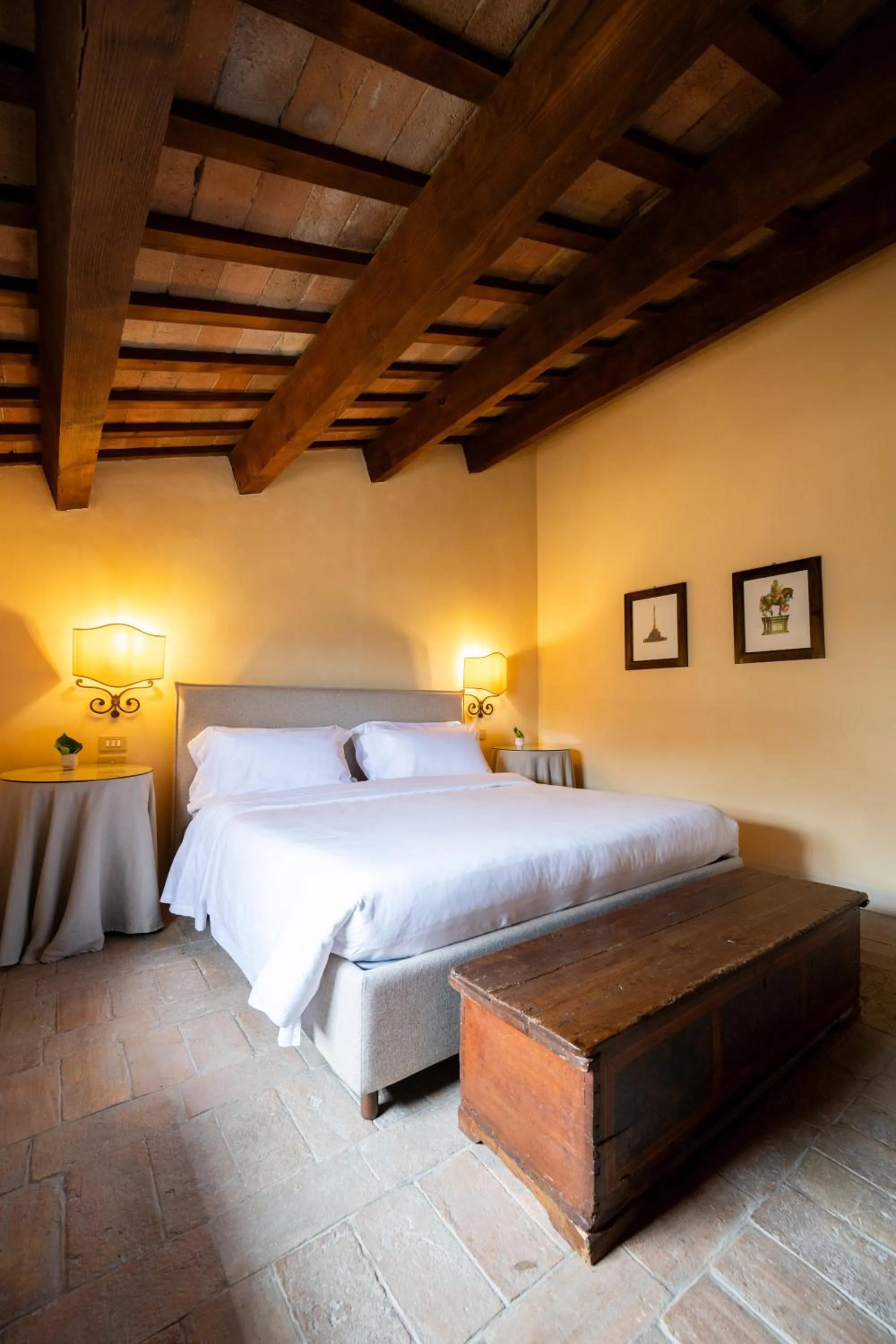 Bedroom, Bed in Palazzo Viviani - Castello di Montegridolfo