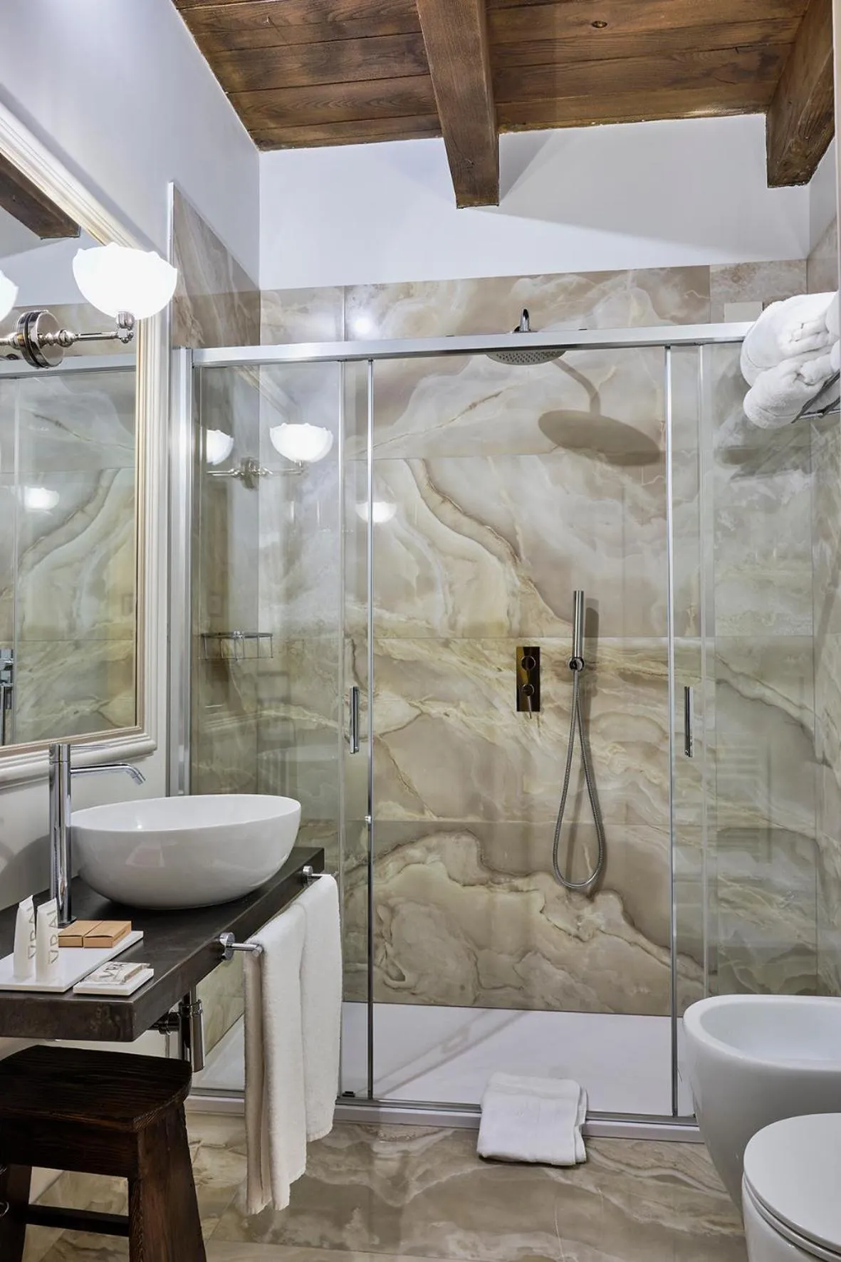 Bathroom in Palazzo Viviani - Castello di Montegridolfo