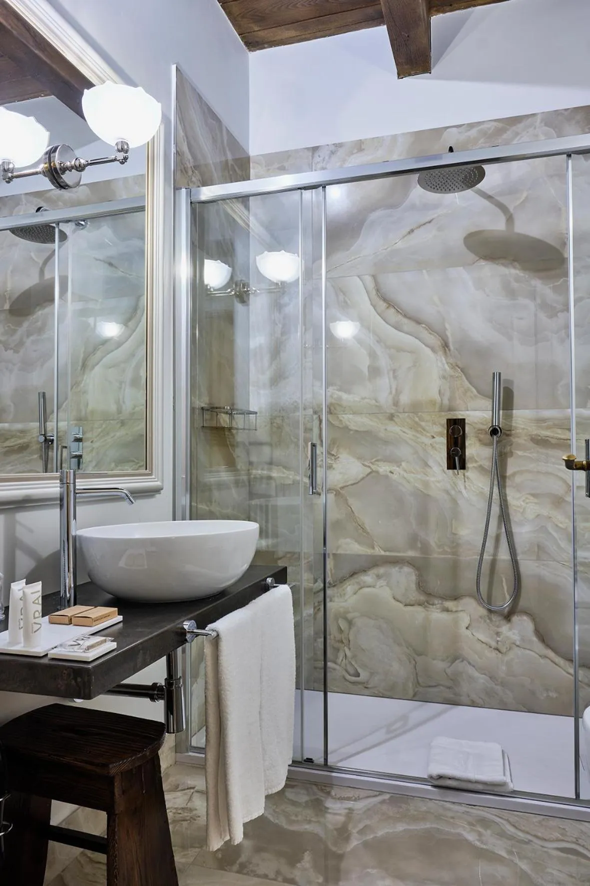 Bathroom in Palazzo Viviani - Castello di Montegridolfo