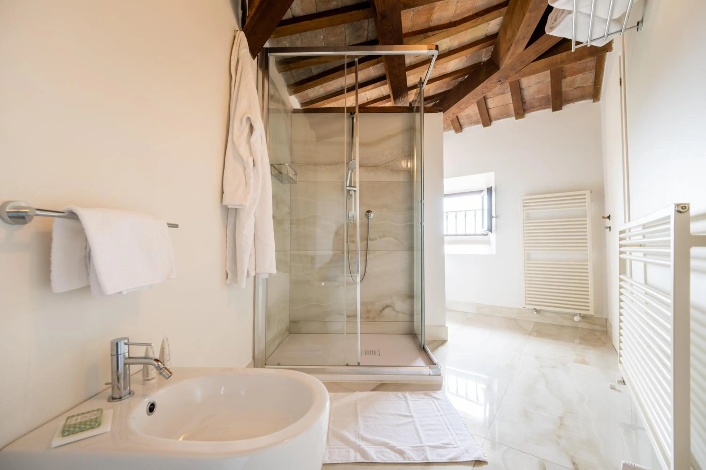 Shower in Palazzo Viviani - Castello di Montegridolfo