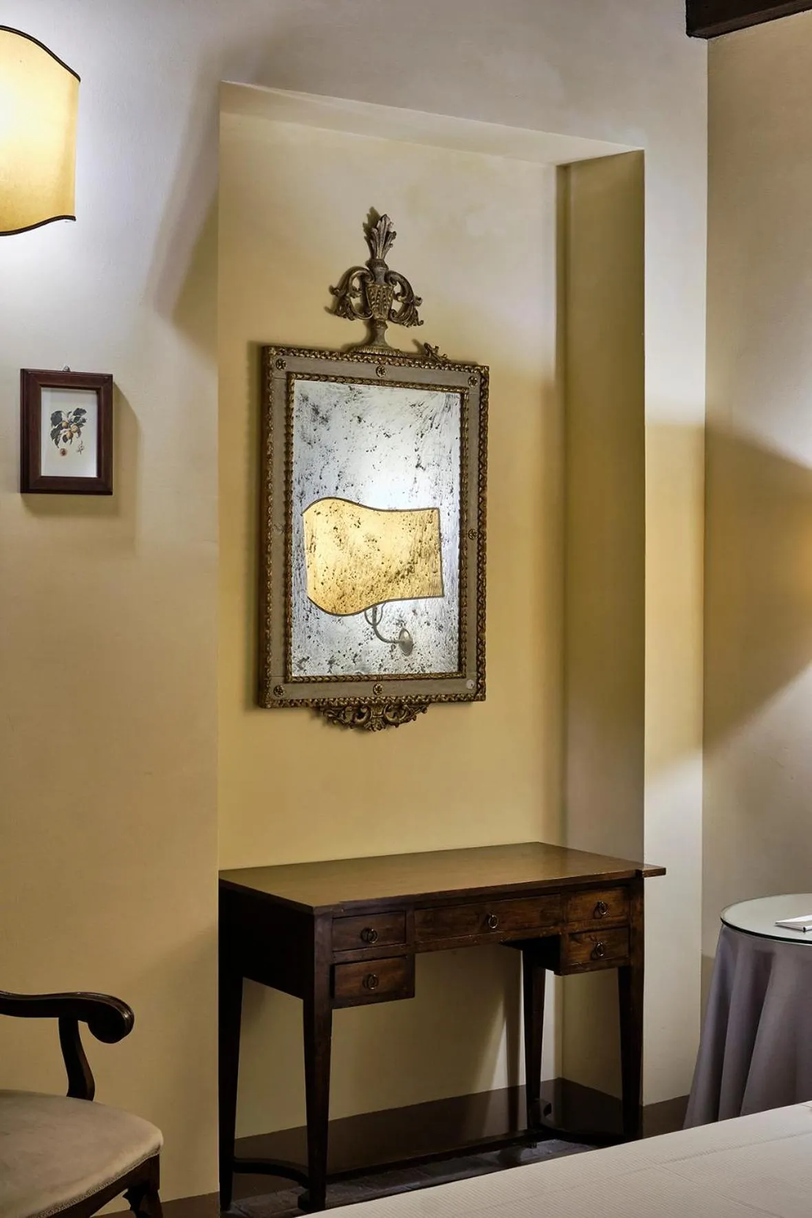 Bedroom, Bed in Palazzo Viviani - Castello di Montegridolfo