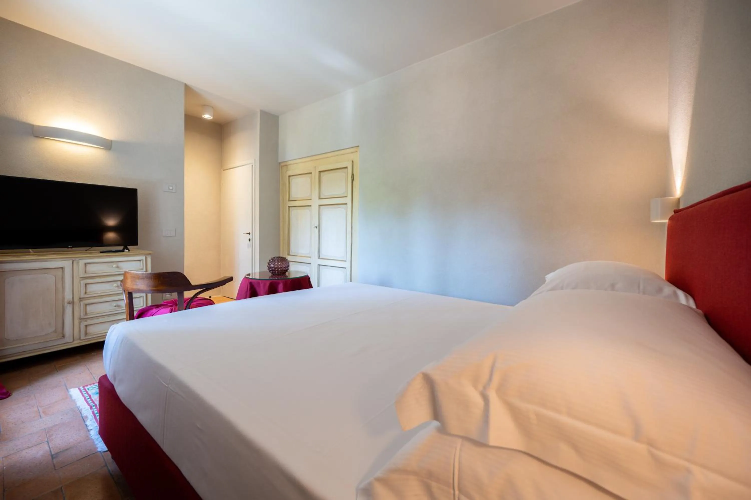 Photo of the whole room, Bed in Palazzo Viviani - Castello di Montegridolfo