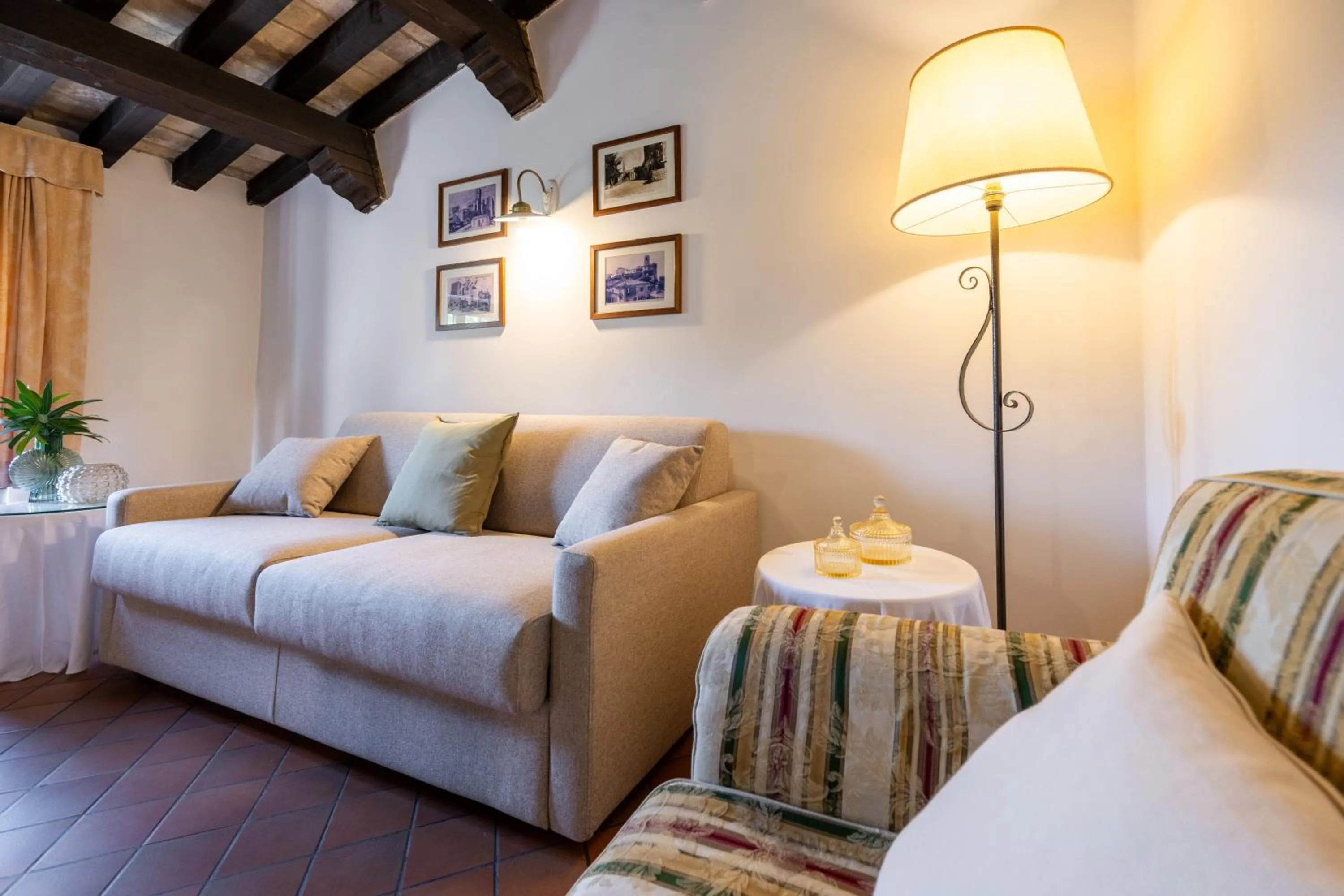 Decorative detail in Palazzo Viviani - Castello di Montegridolfo