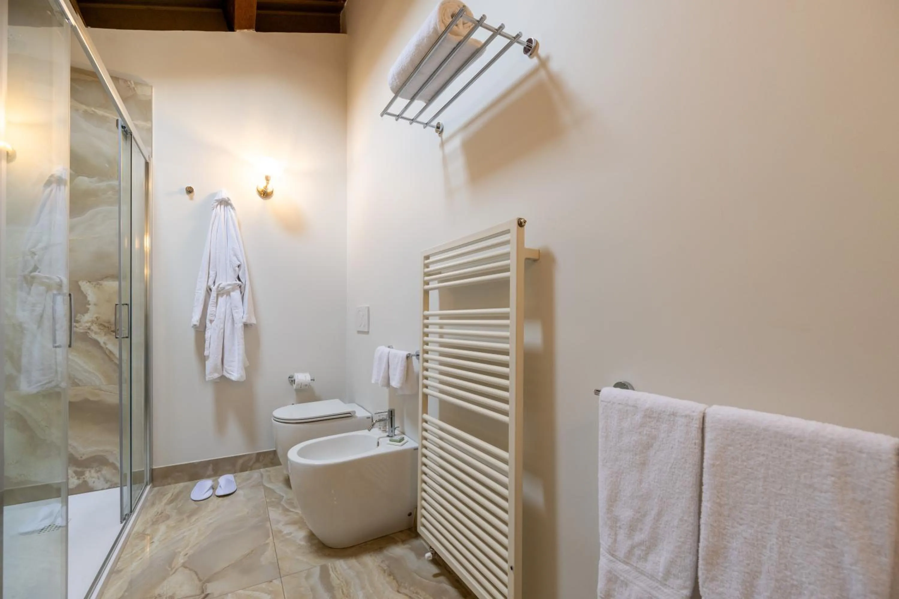 Bathroom in Palazzo Viviani - Castello di Montegridolfo