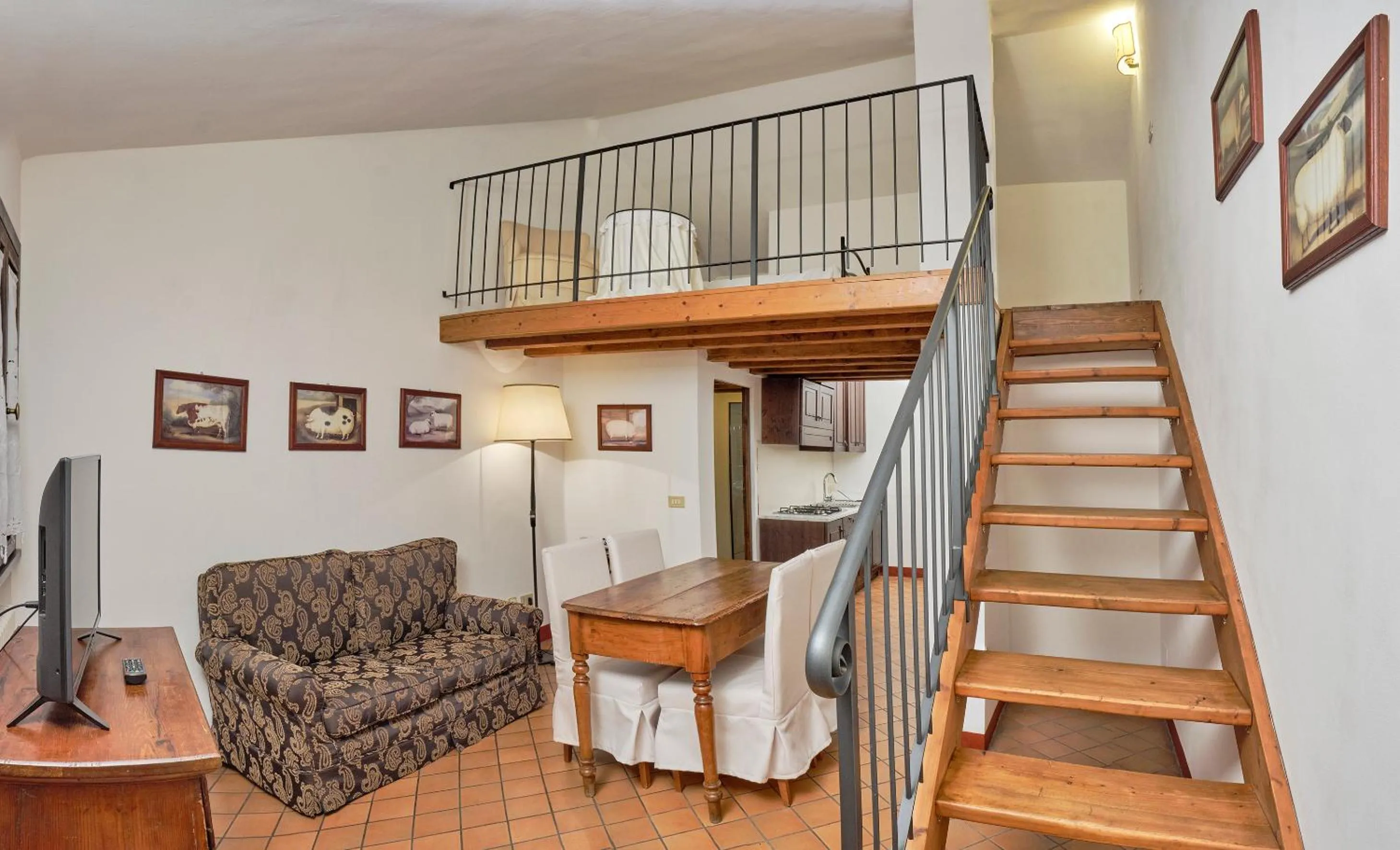 Living room, Bed in Palazzo Viviani - Castello di Montegridolfo