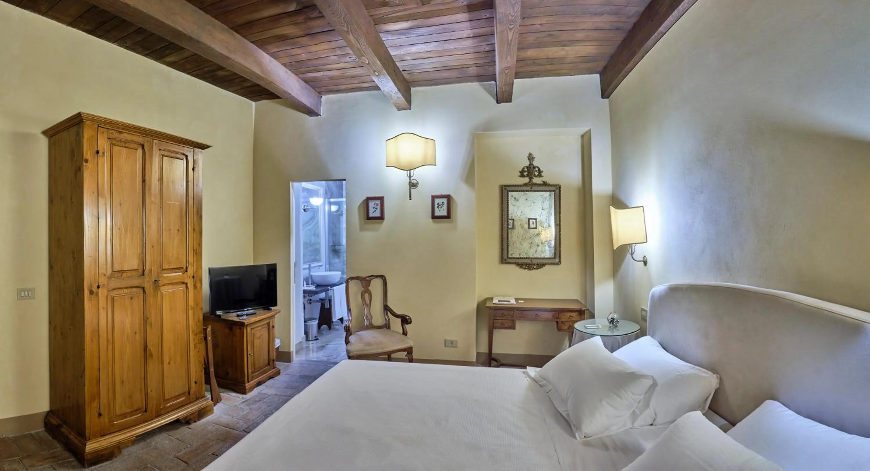 Bed in Palazzo Viviani - Castello di Montegridolfo