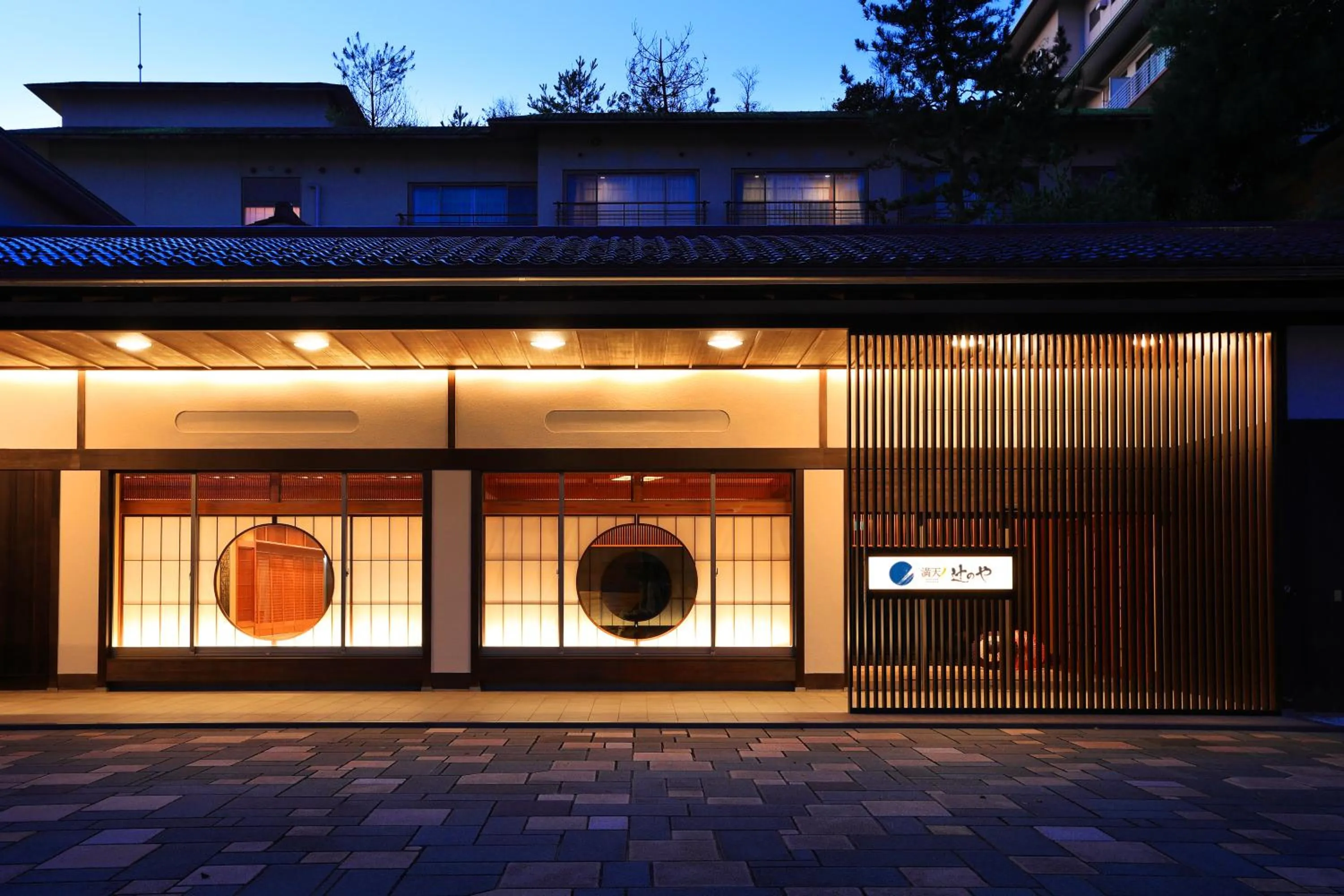 Property building in Manten no Tsujinoya