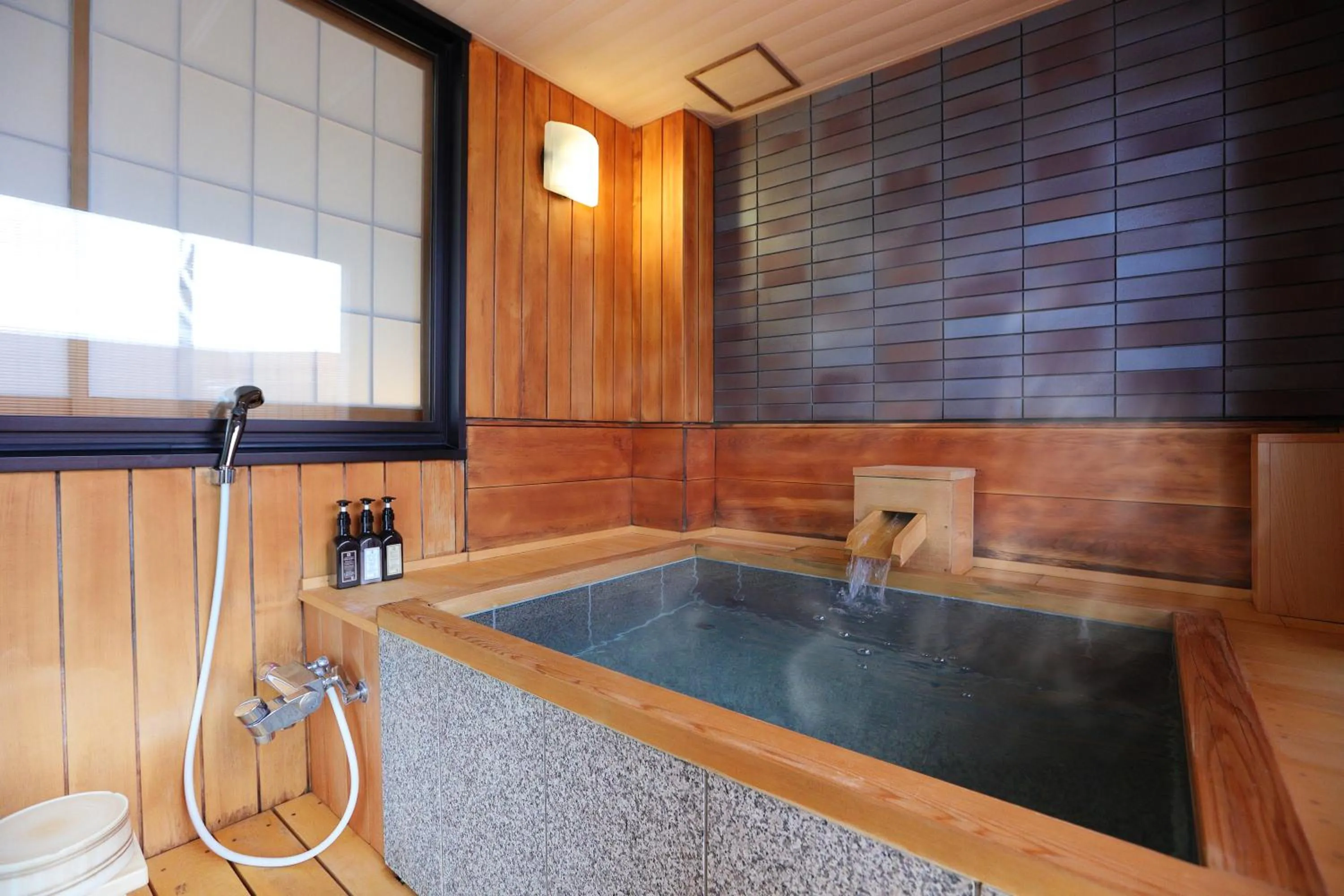 Hot Tub in Manten no Tsujinoya