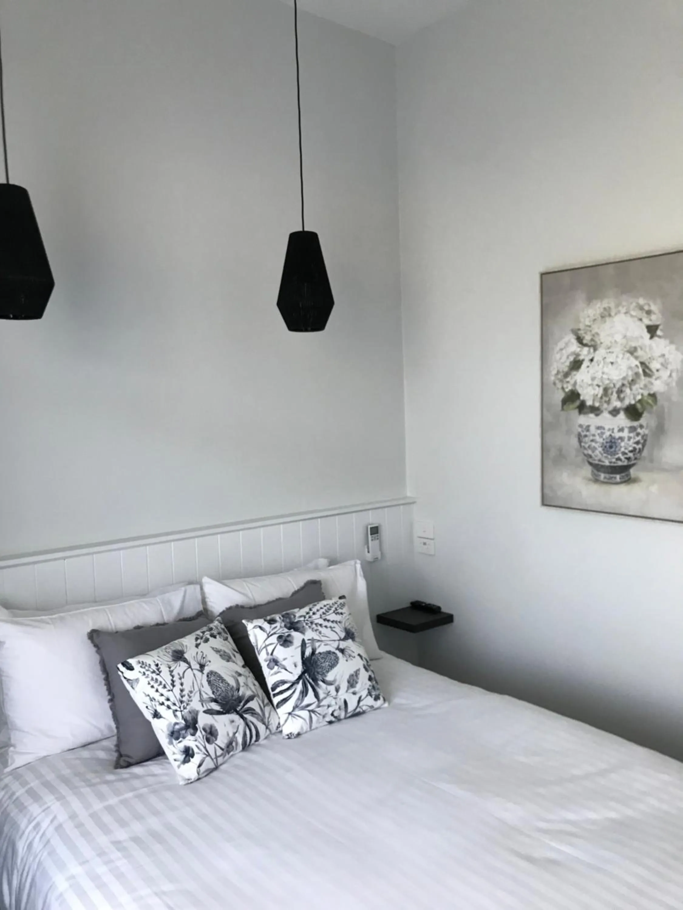 Bedroom, Bed in Myrtleford Hotel