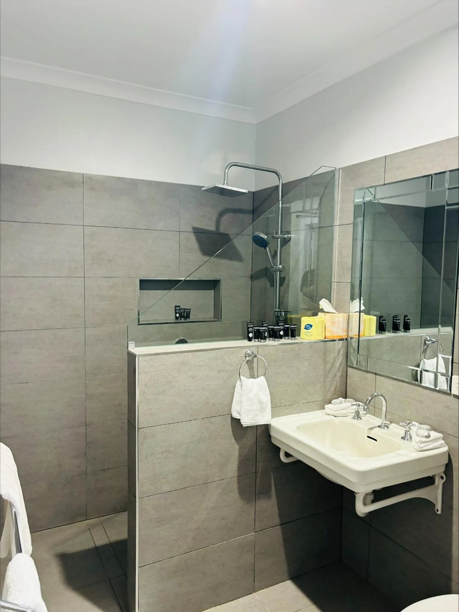 Bathroom in Myrtleford Hotel